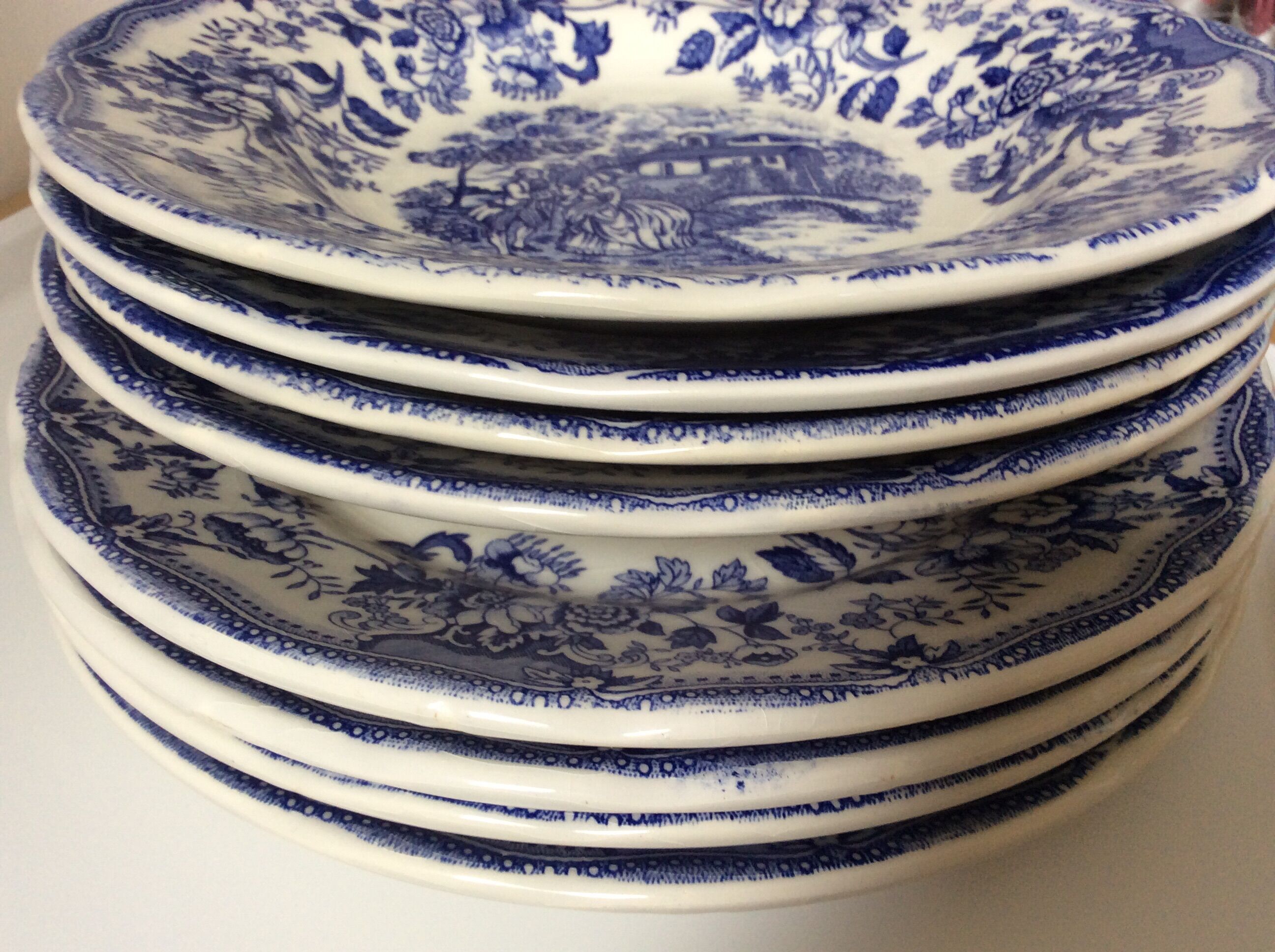 4 flat plates and 4 hollow plates