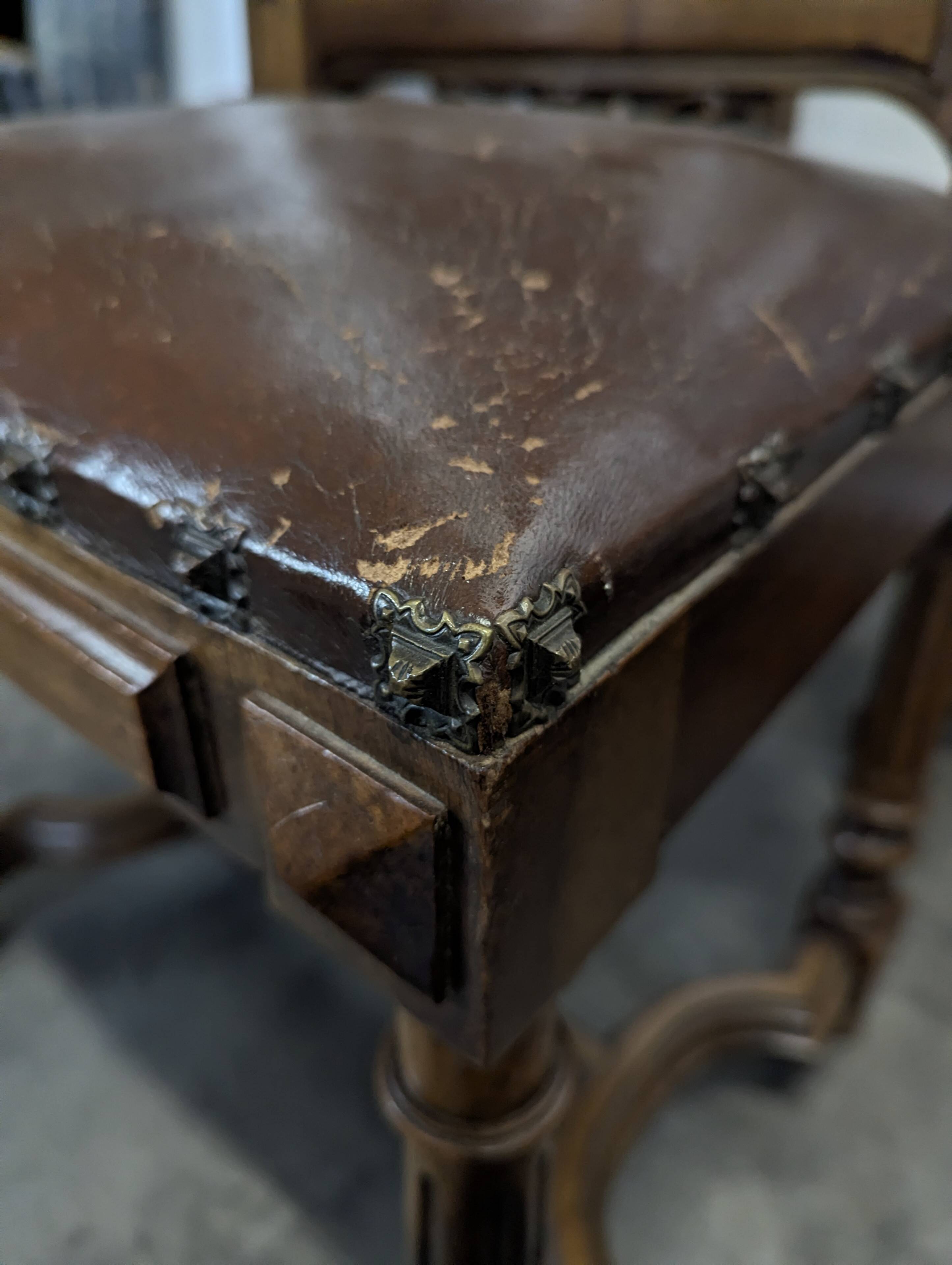 8 Renaissance-style chairs in solid walnut