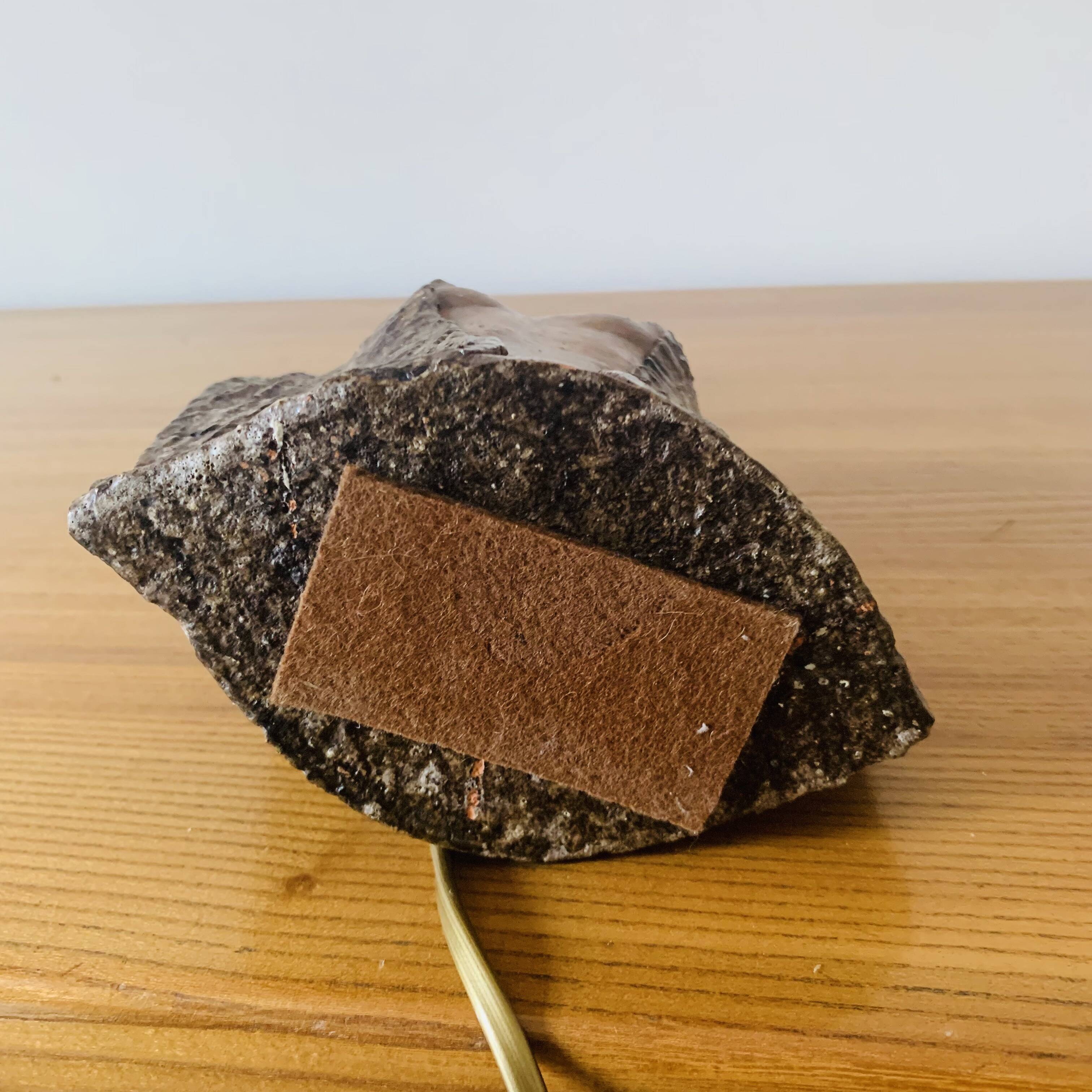 Sandstone lamp in the shape of a woman's bust