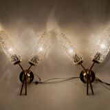 Paire d'appliques 1960 en laiton doré et verre taillé