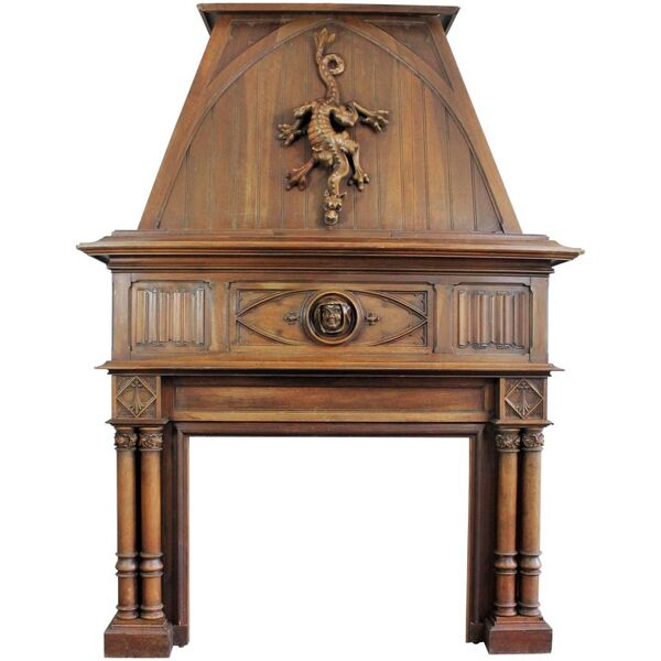 Cheminée gothique, bois, motif de salamandre, sorcière et ermire