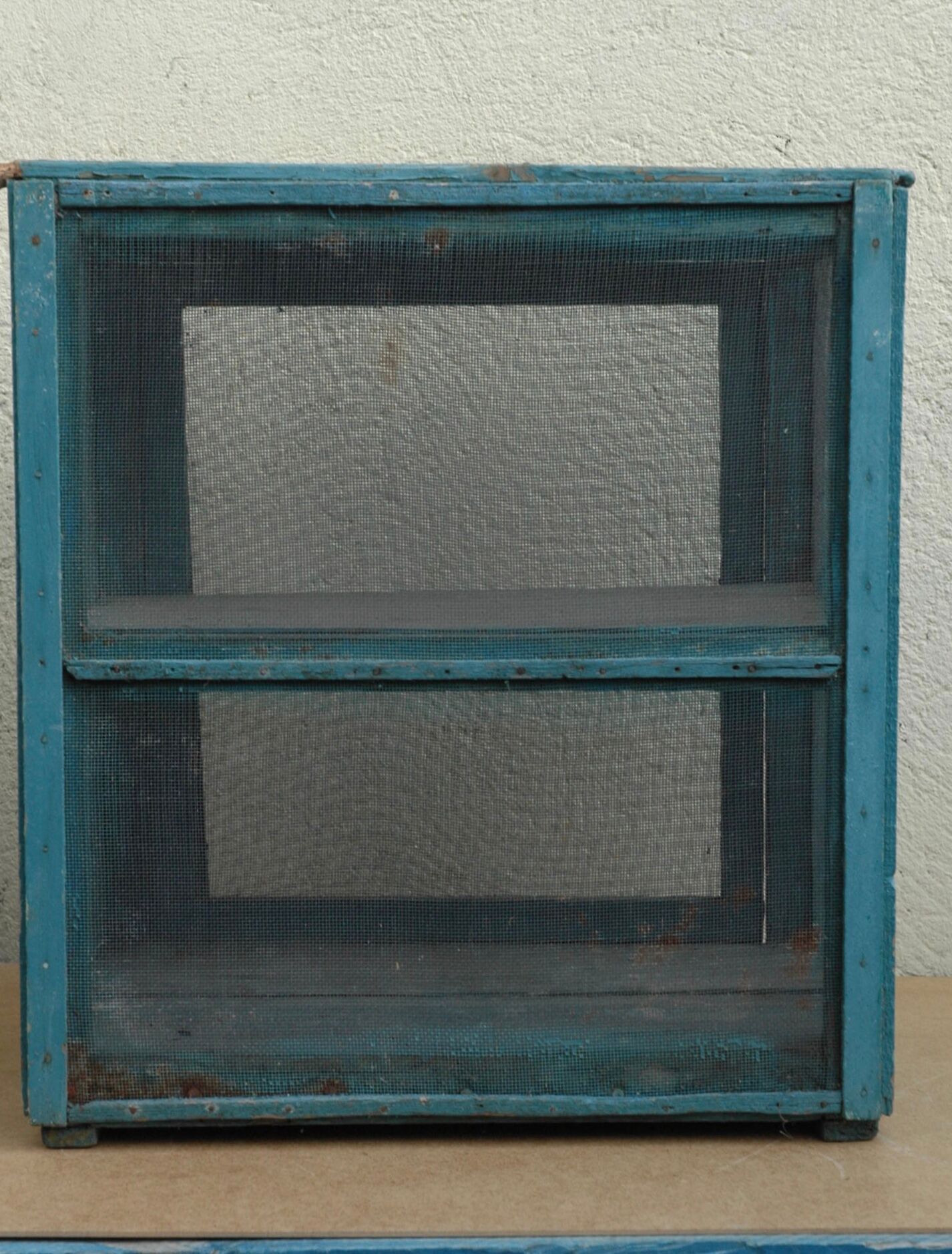 Old wooden eating guard (h 48cm)