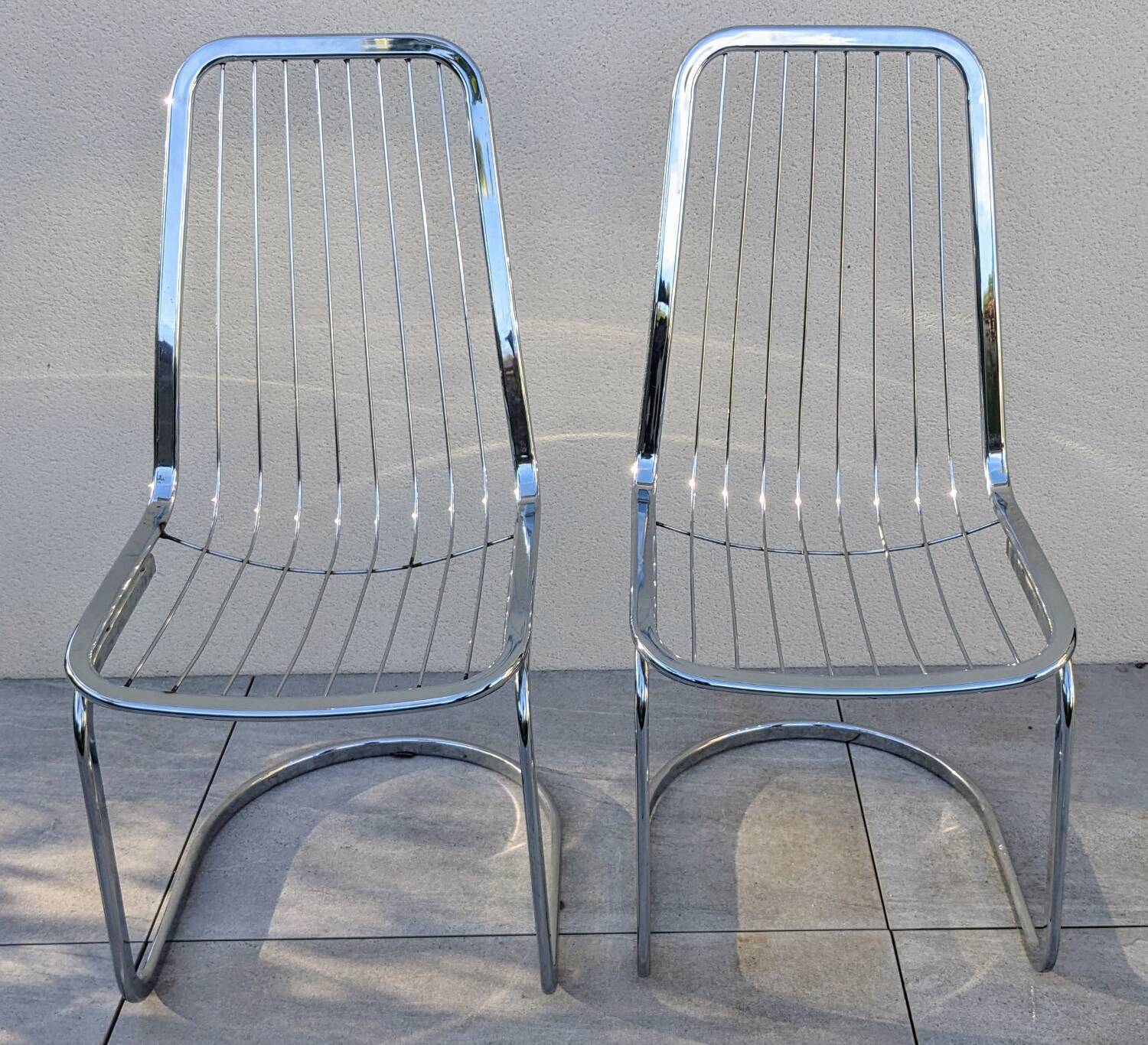 Set of 2 chrome metal chairs, Italian style from the 70s