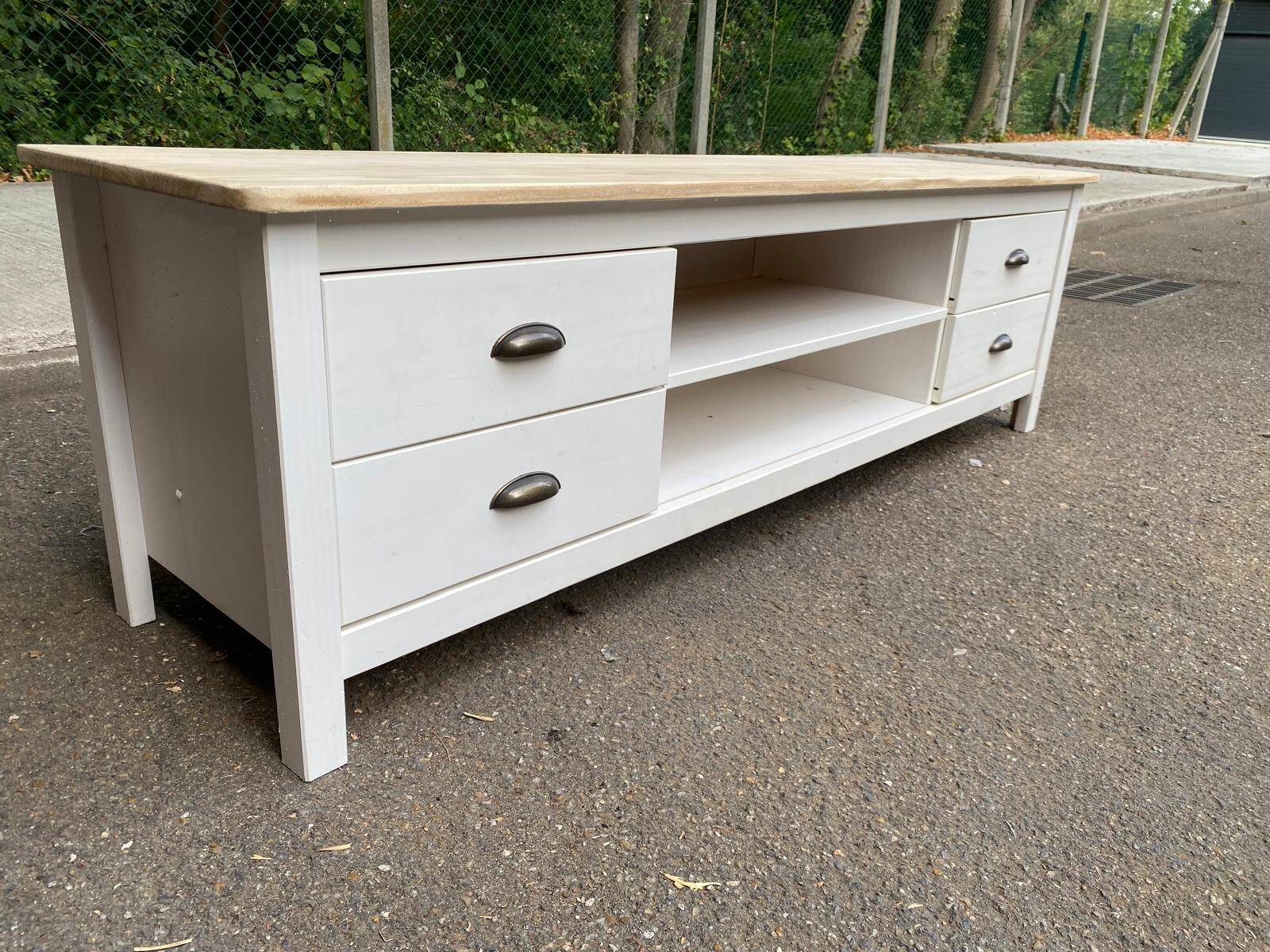 Scandinavian chic country TV unit in solid white and natural wood 160cm