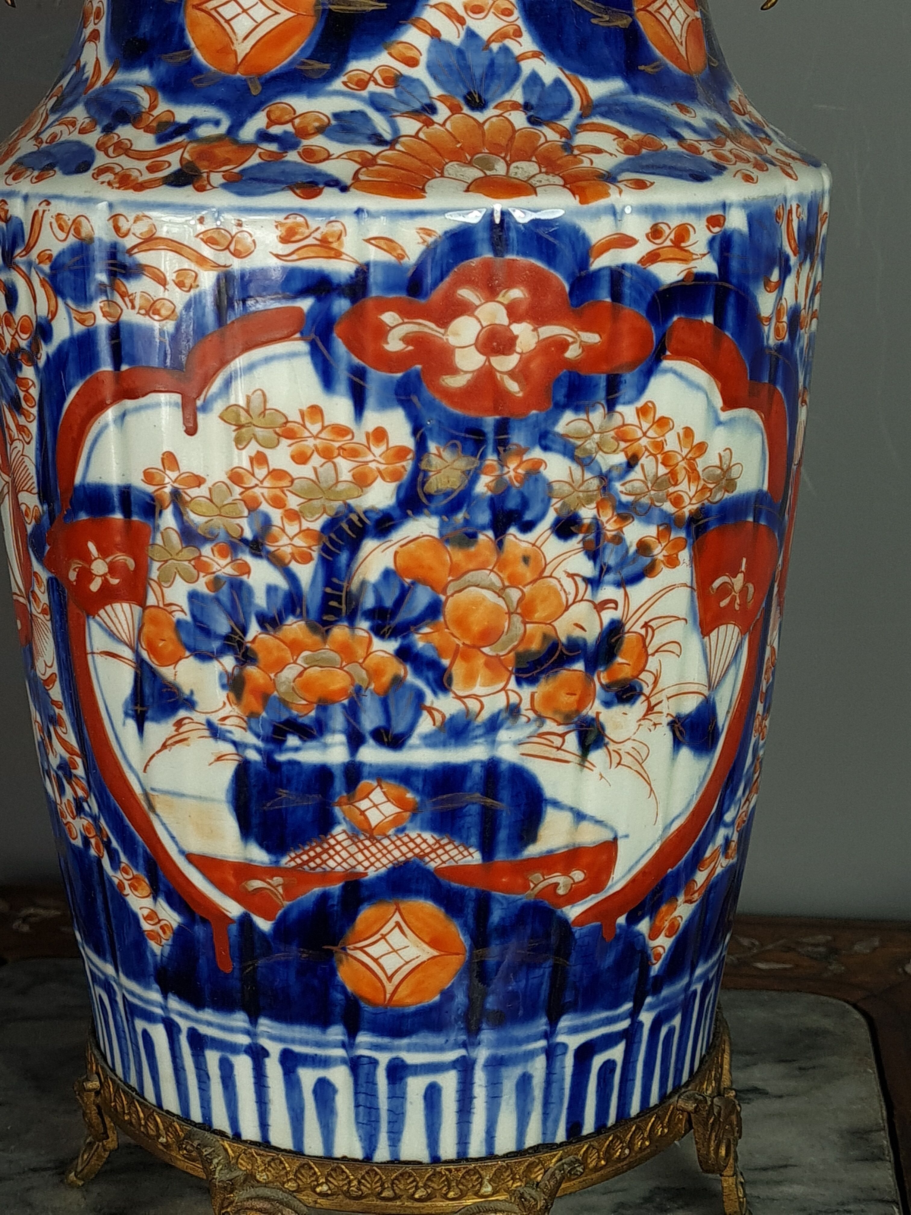 Porcelain vase Imari gilded brass frame Japan 1850-1900.  SB