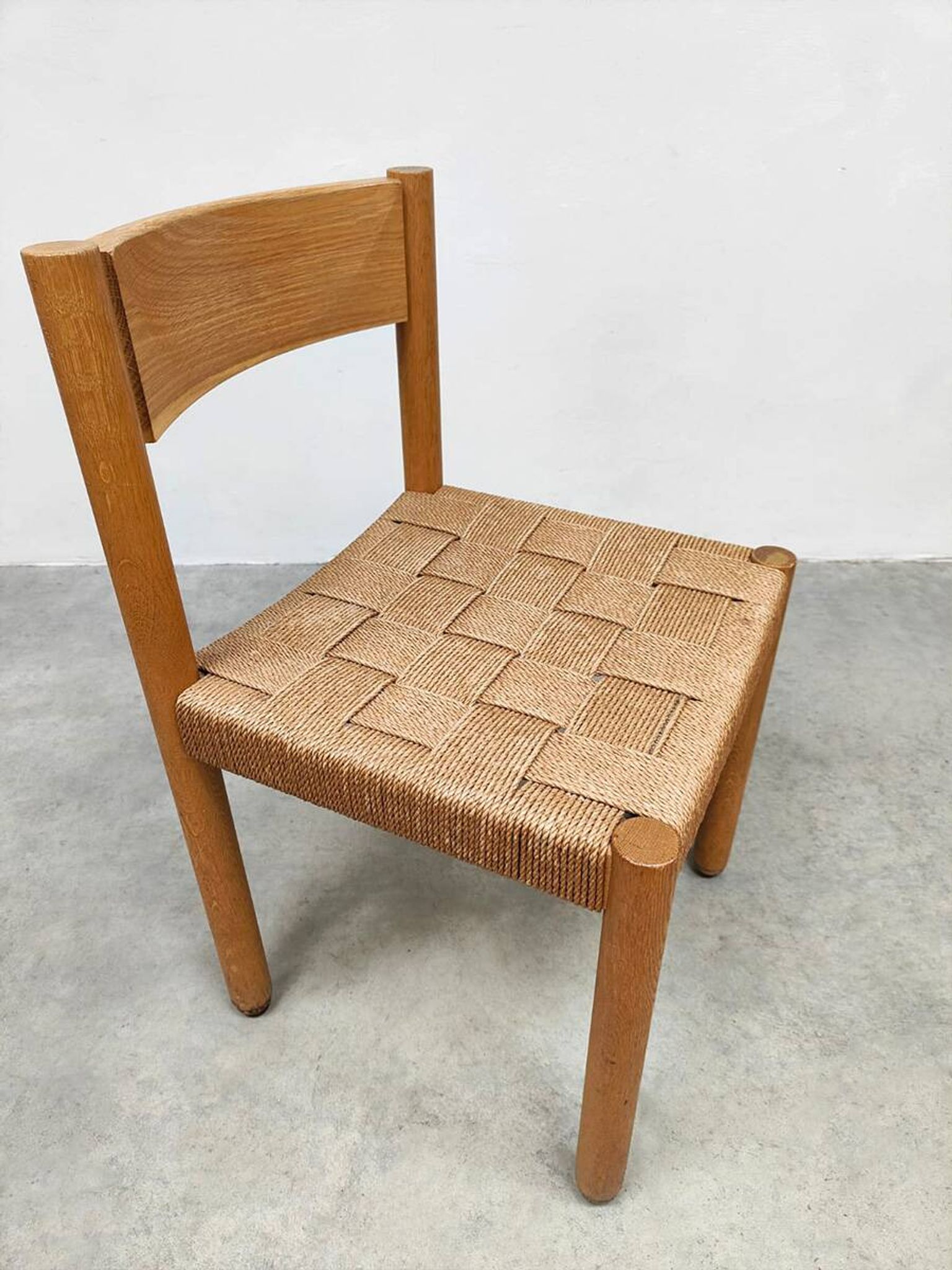 8 chaises vintage en corde et chêne