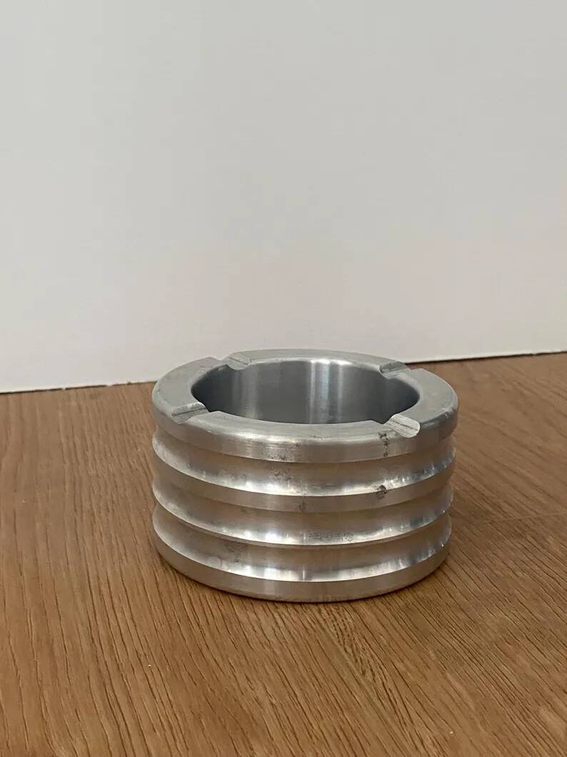 Vintage ashtray in solid aluminium | Ribbed industrial design | Retro Bauhaus style