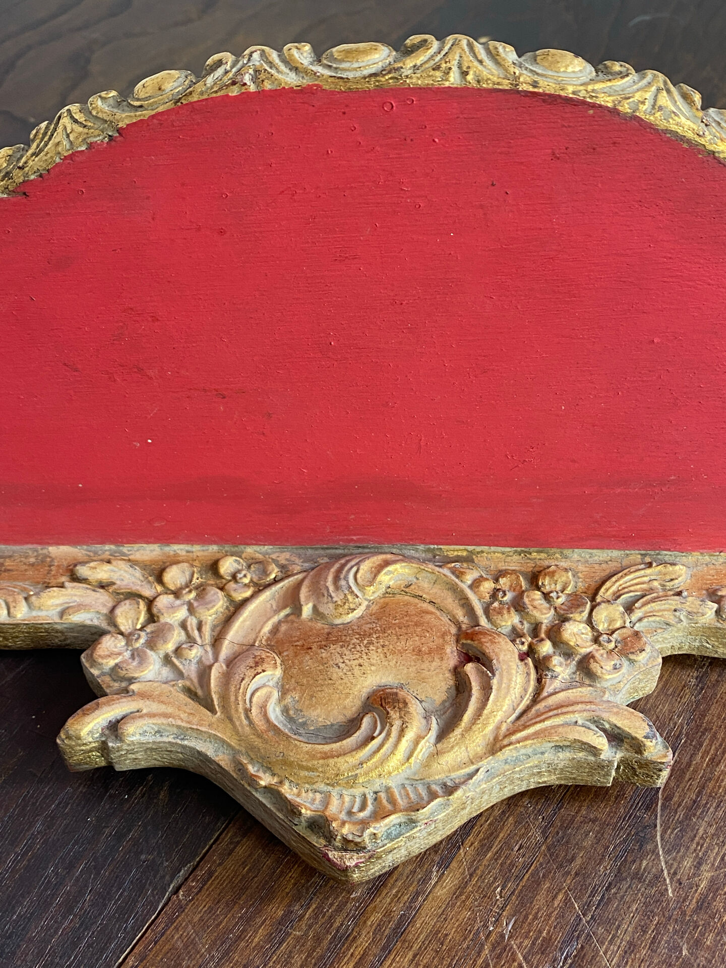 Console murale de style baroque en bois doré