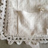 Une housse de coussin dentelle à la main