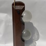 Lampadaire en bois par Temde