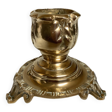 Bougeoir tripode en bronze travaillé