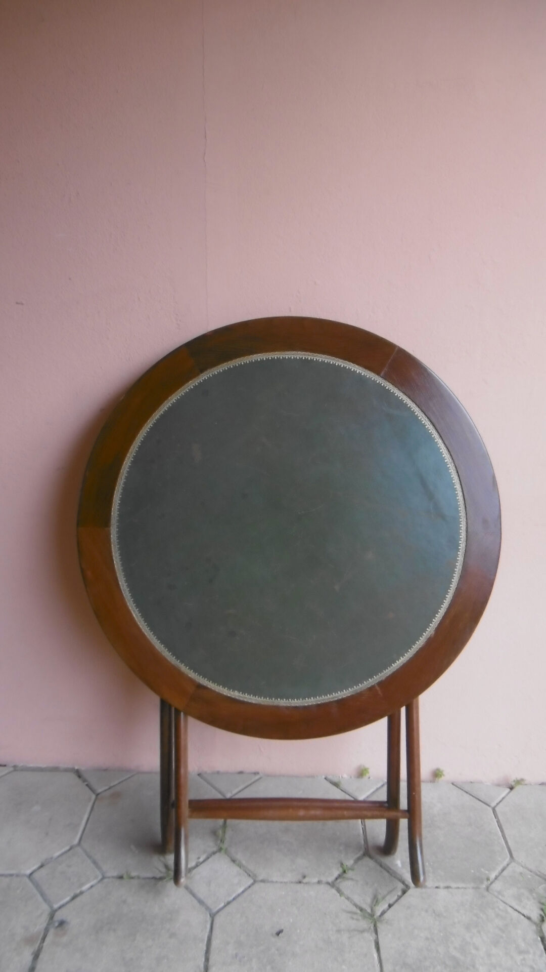 Round and folding bridge table