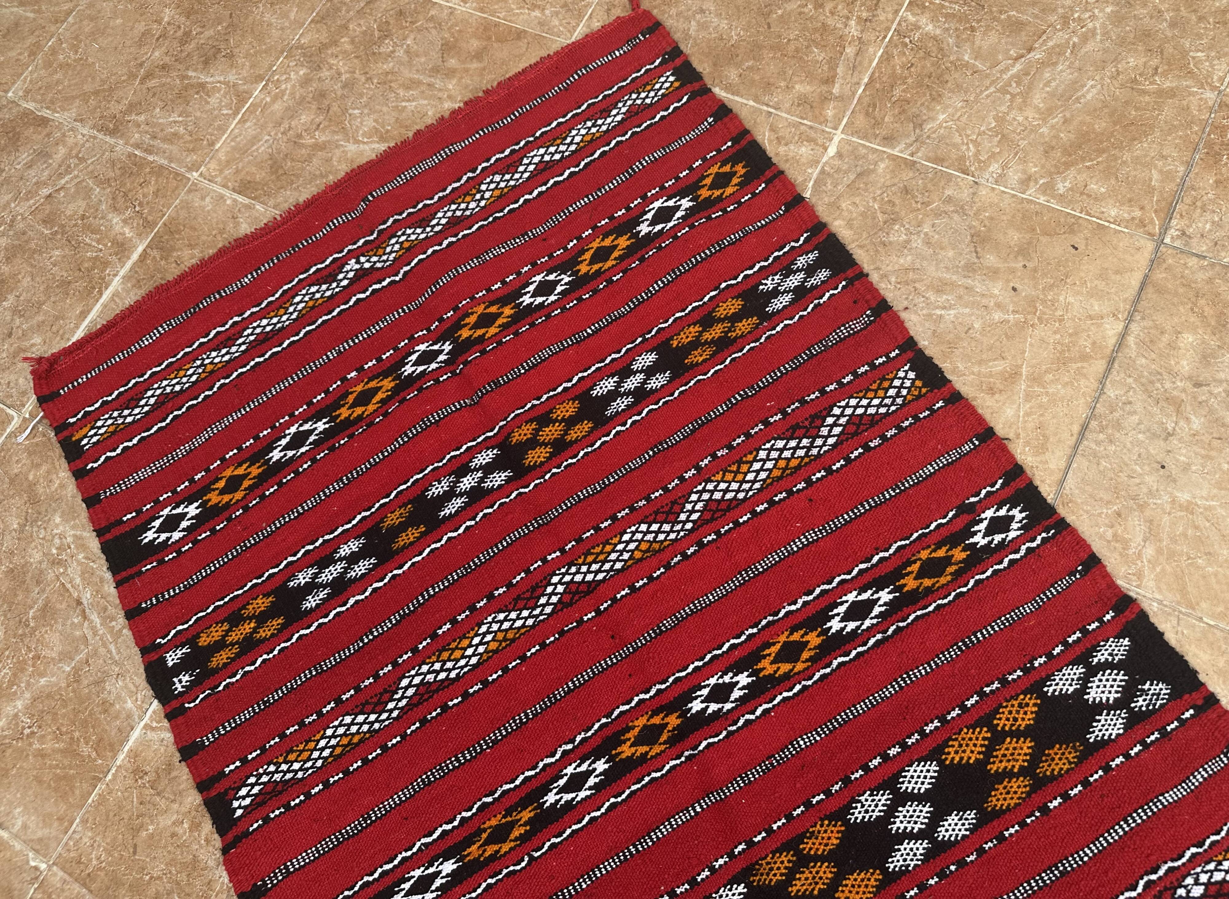 Moroccan Berber rug handwoven 100% organic wool from