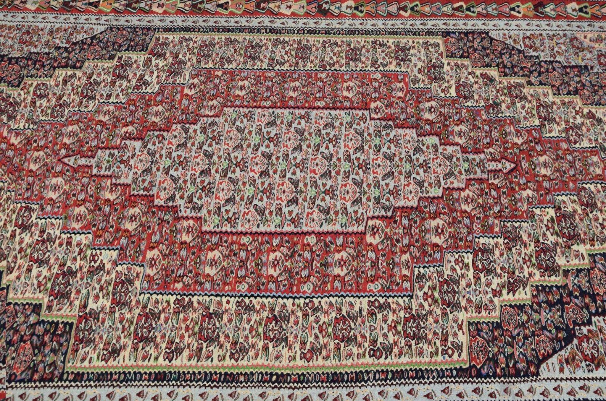 Kilim Rug: Senneh Iran: 2.95 x 2.00 metres - "Galerie Sardje"