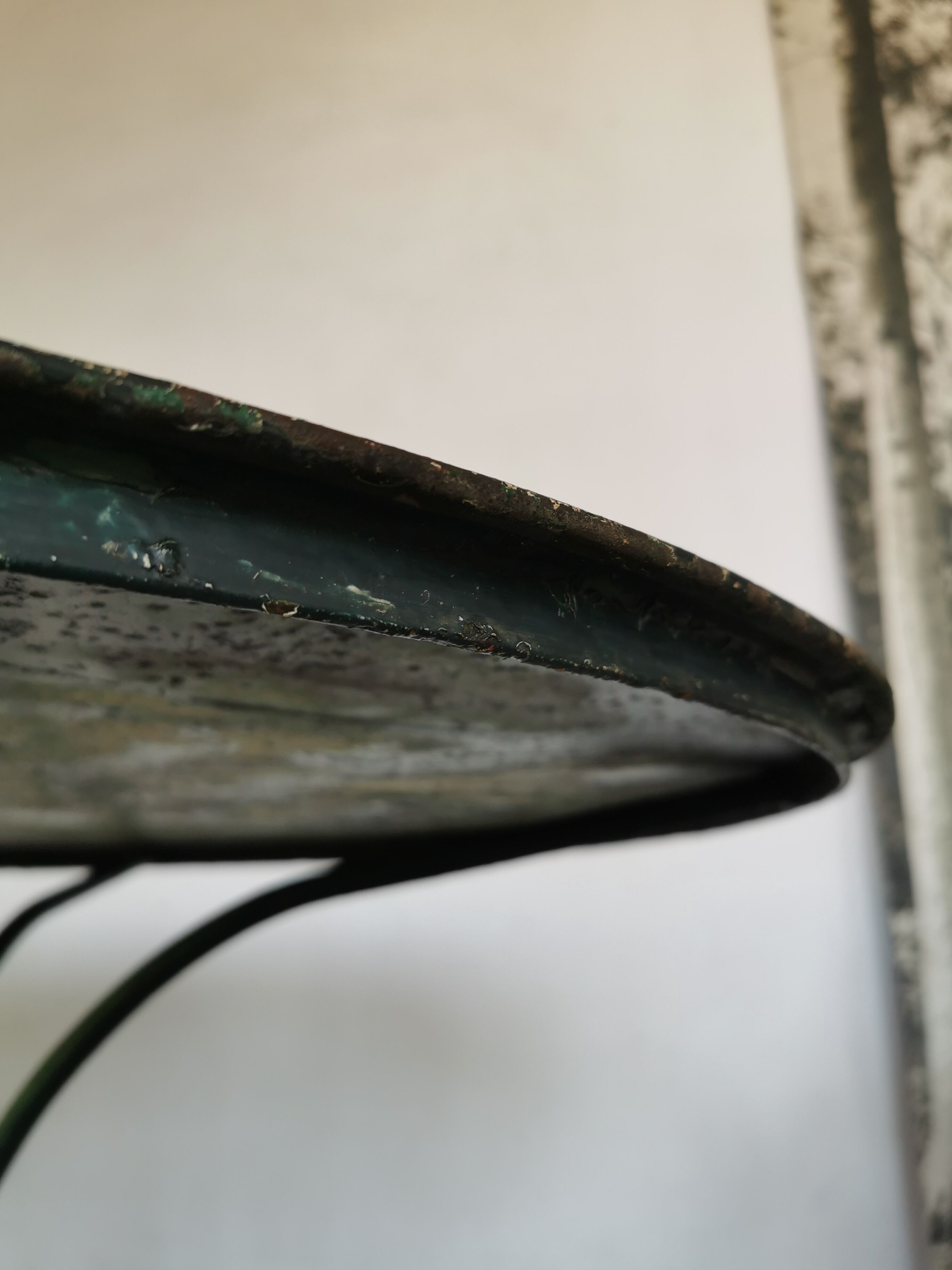 Round garden table cast iron and metal