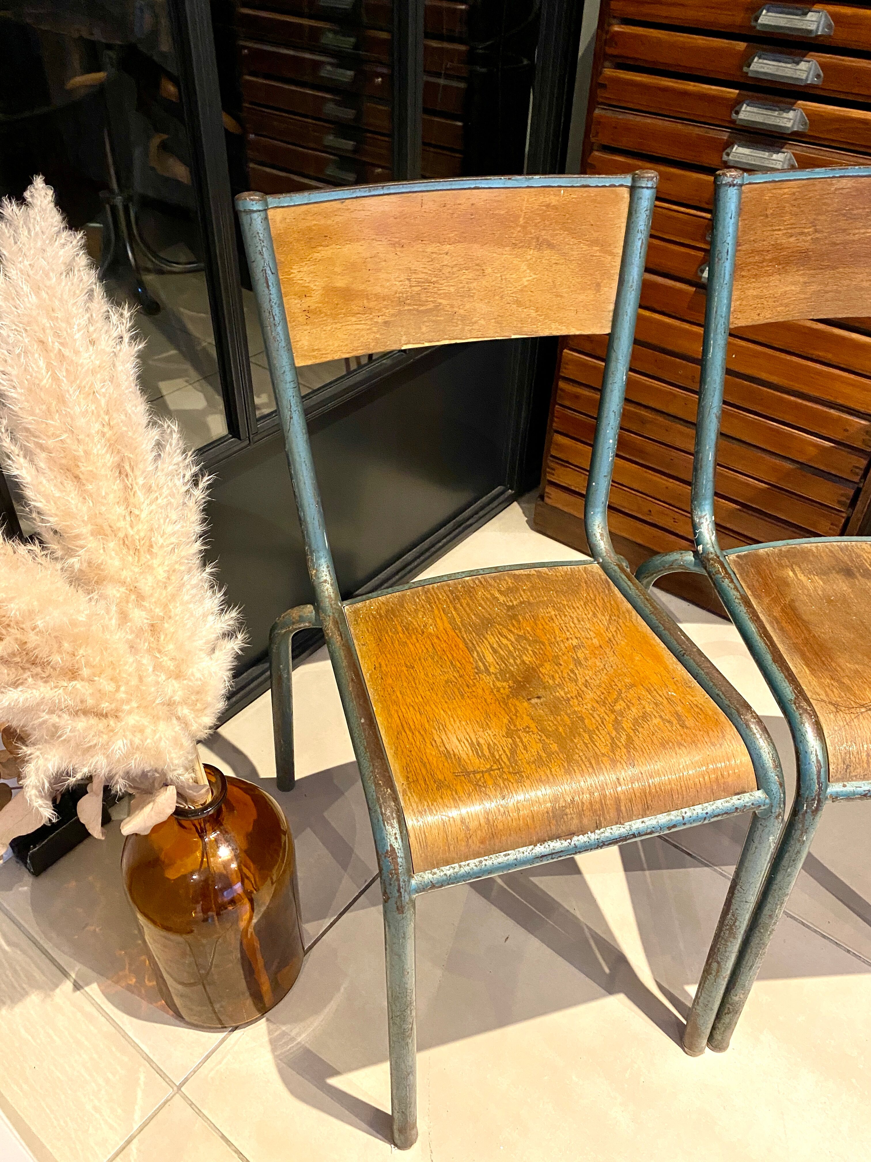 Paire de chaises d'école vintage