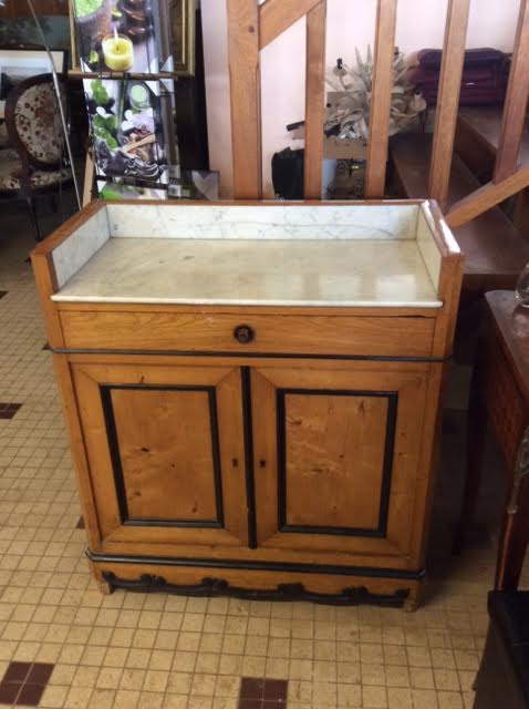 Meuble ancien de salle de bain