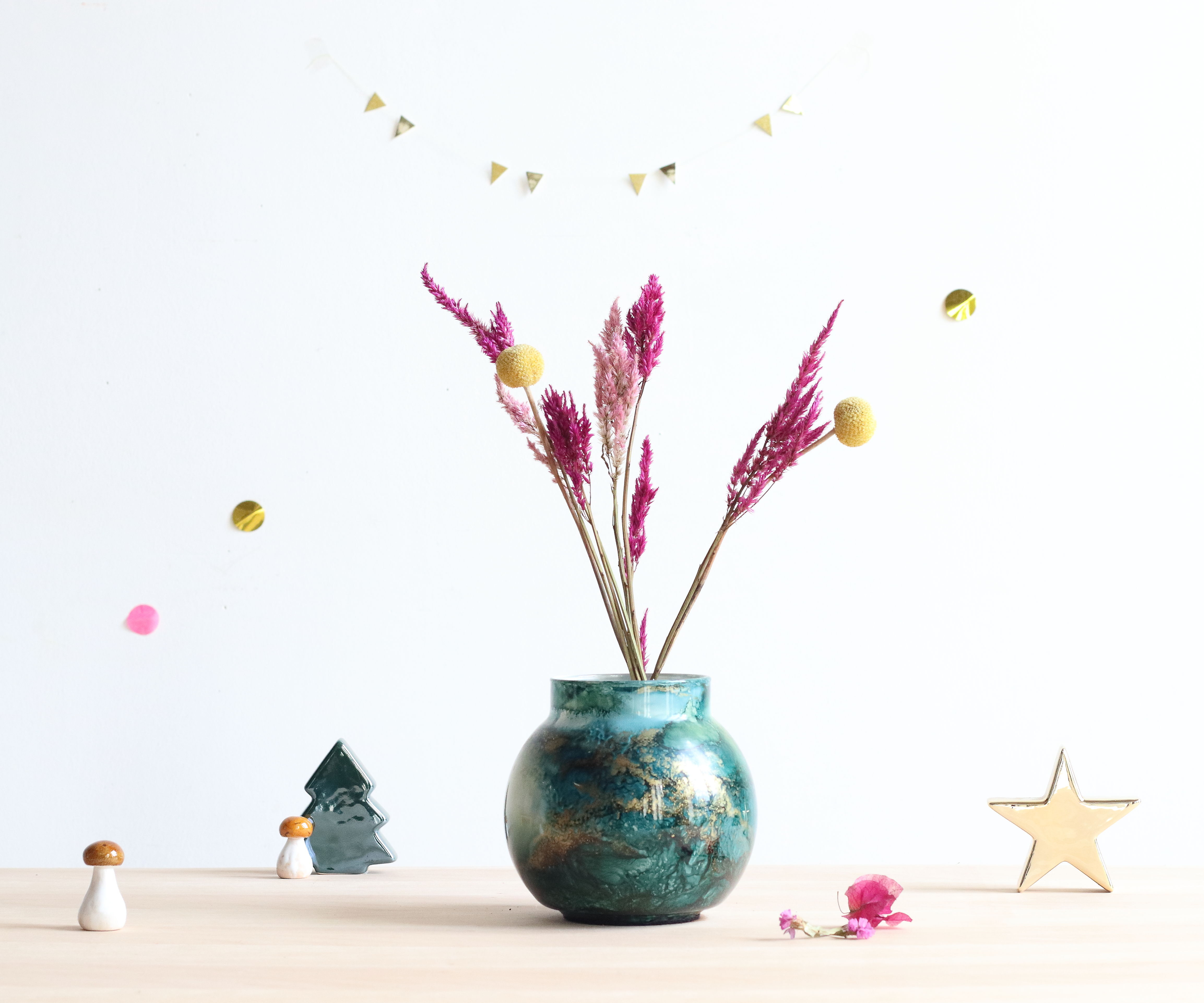 Glass ball vase by Sylvie Montagnon