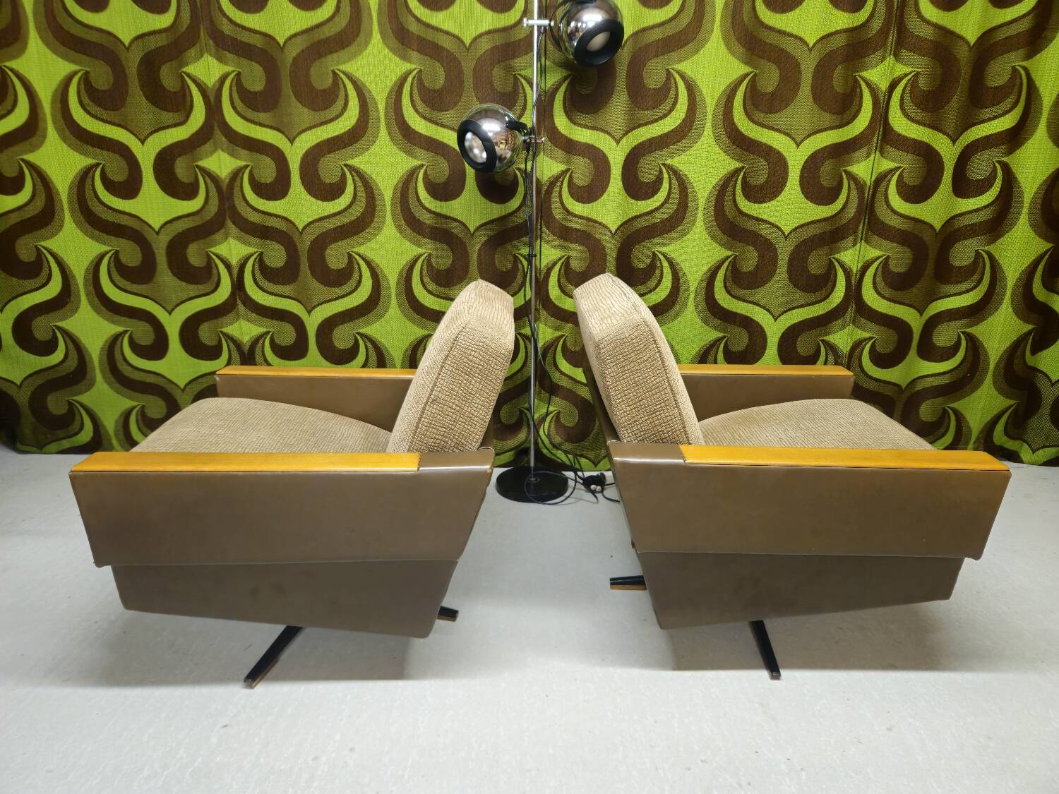"1970 swivel armchair pair"