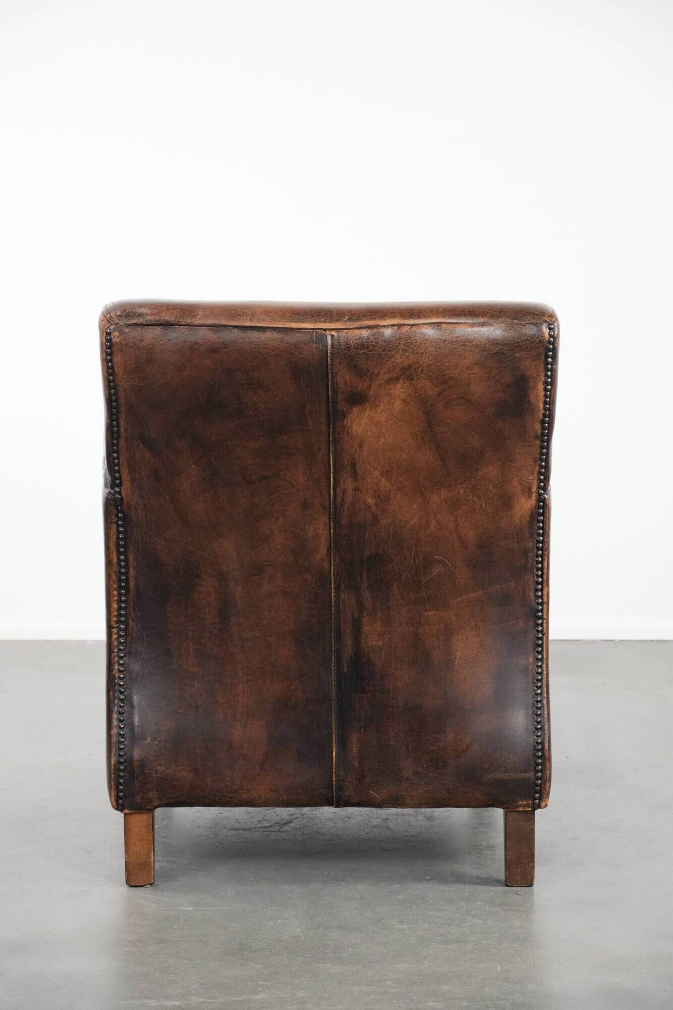 Sleekly shaped timeless design armchair made of sheepskin leather