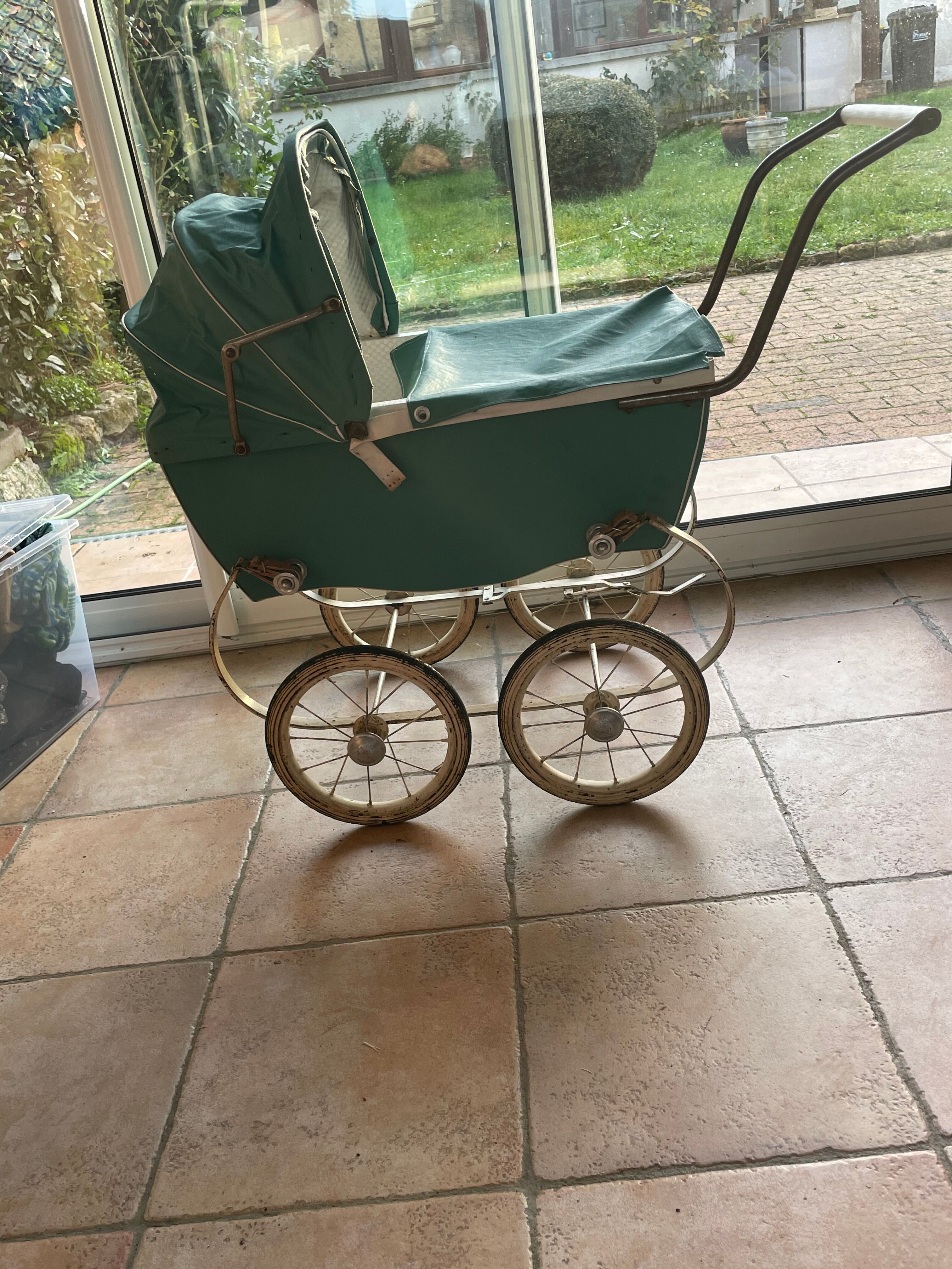 Landau doll year 40/50 green water