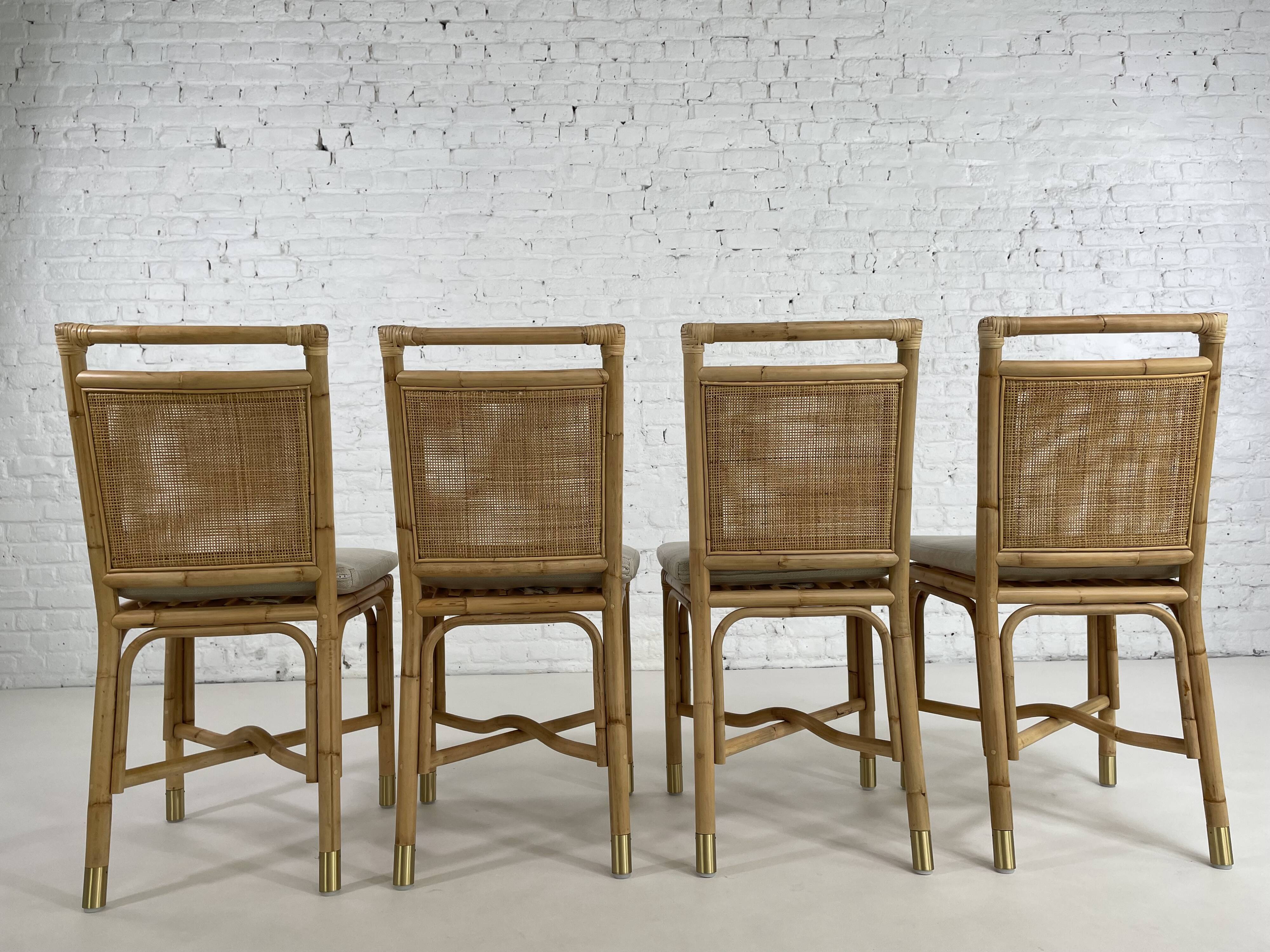 Suite de 4 chaises en rotin cannage et laiton