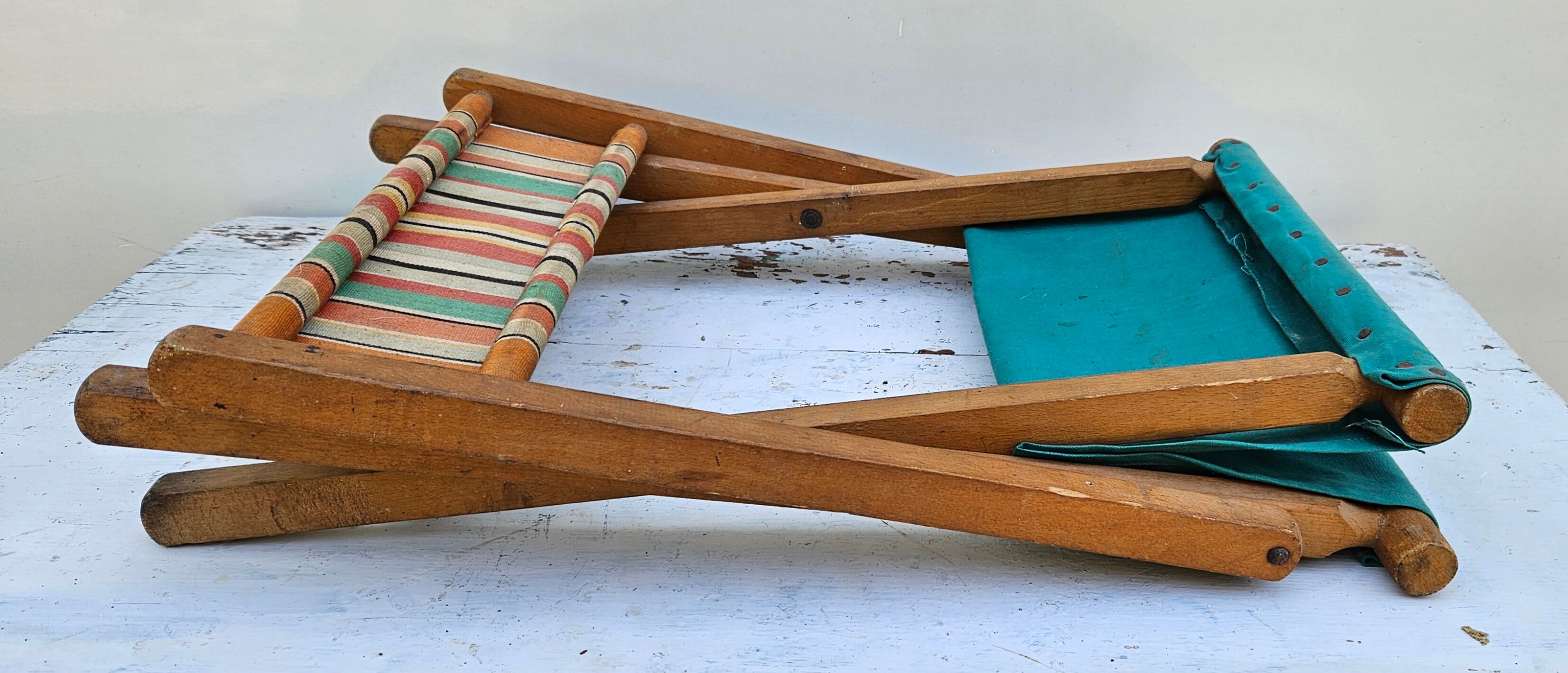 Folding fisherman's chair in wood and fabric