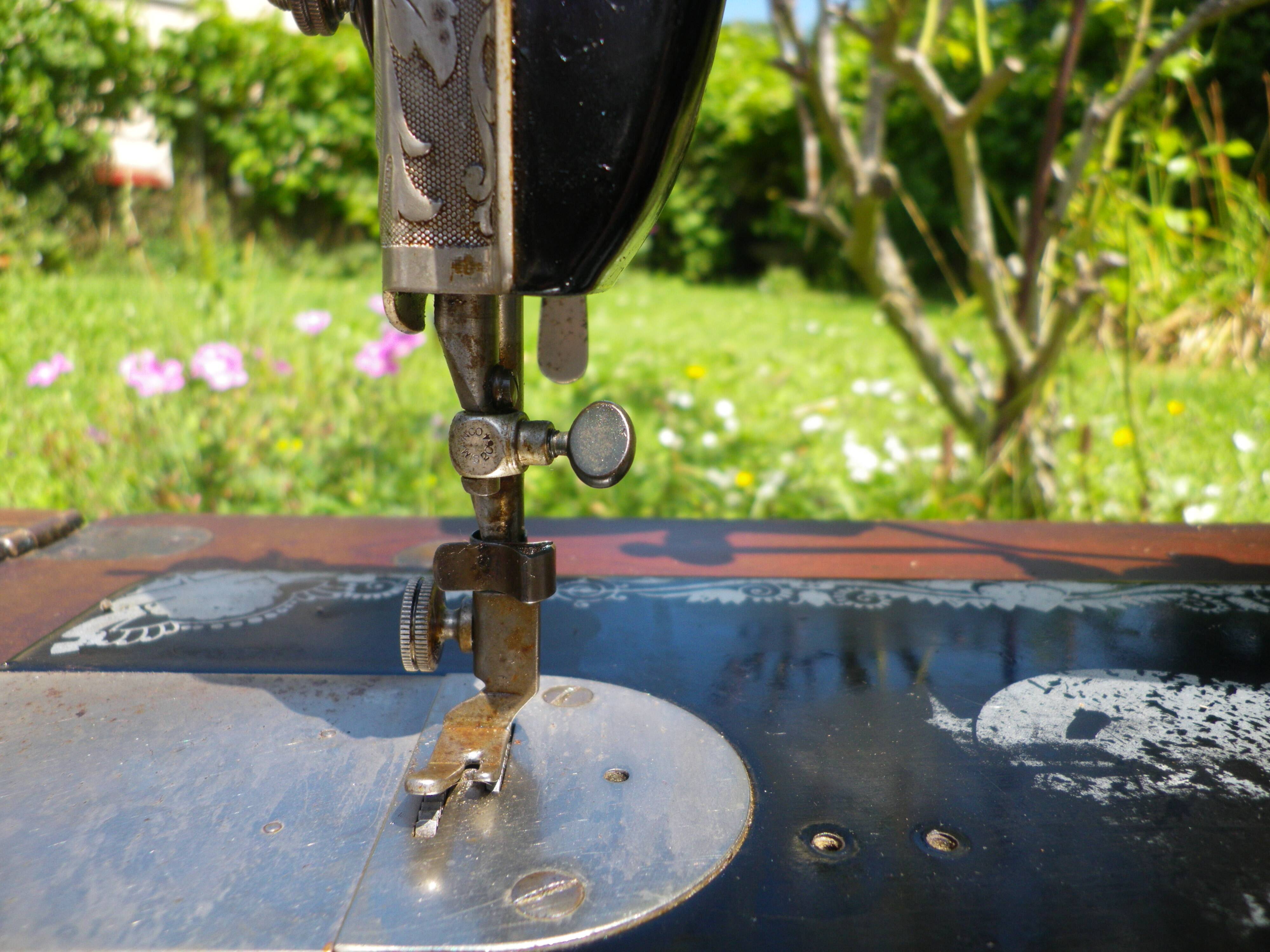 Singer sewing machine, 1928
