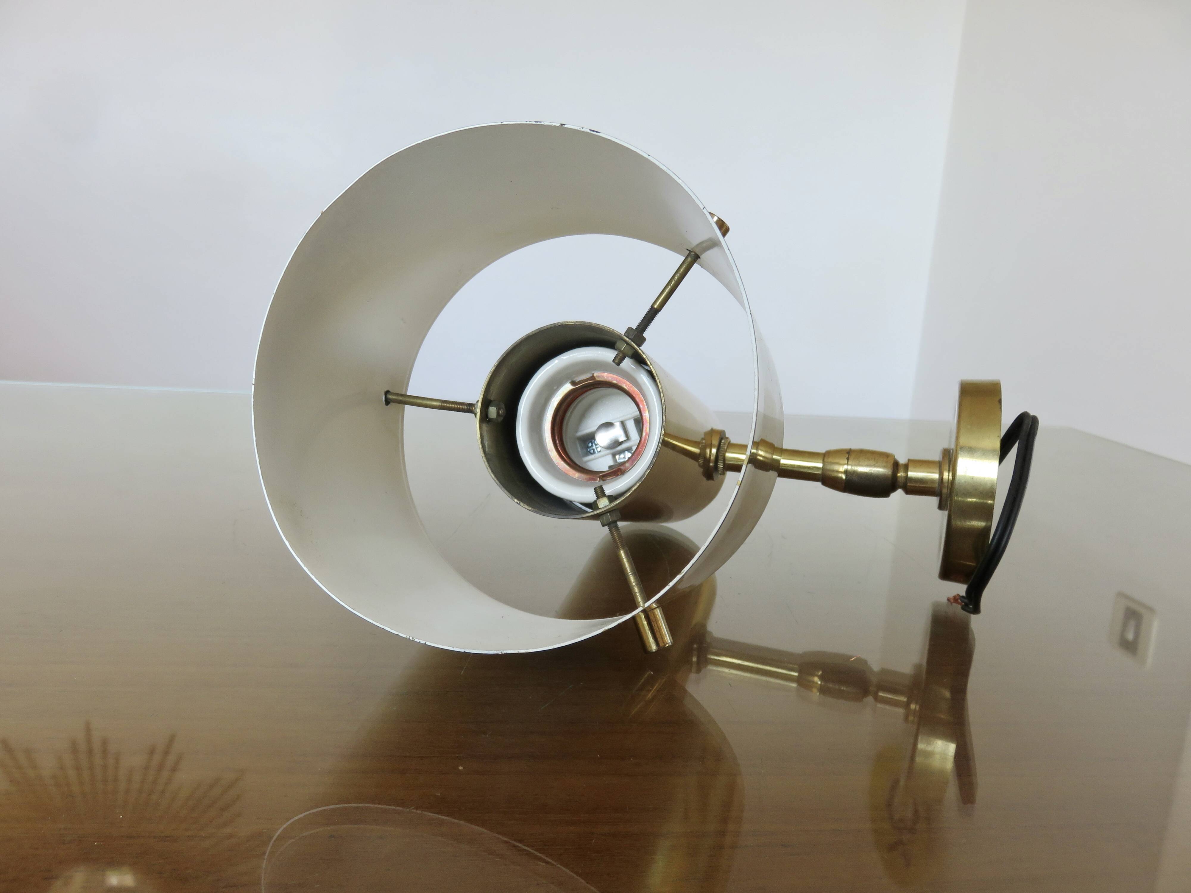 Jo Hammerborg wall lamp in brass, Denmark, 1970s.
