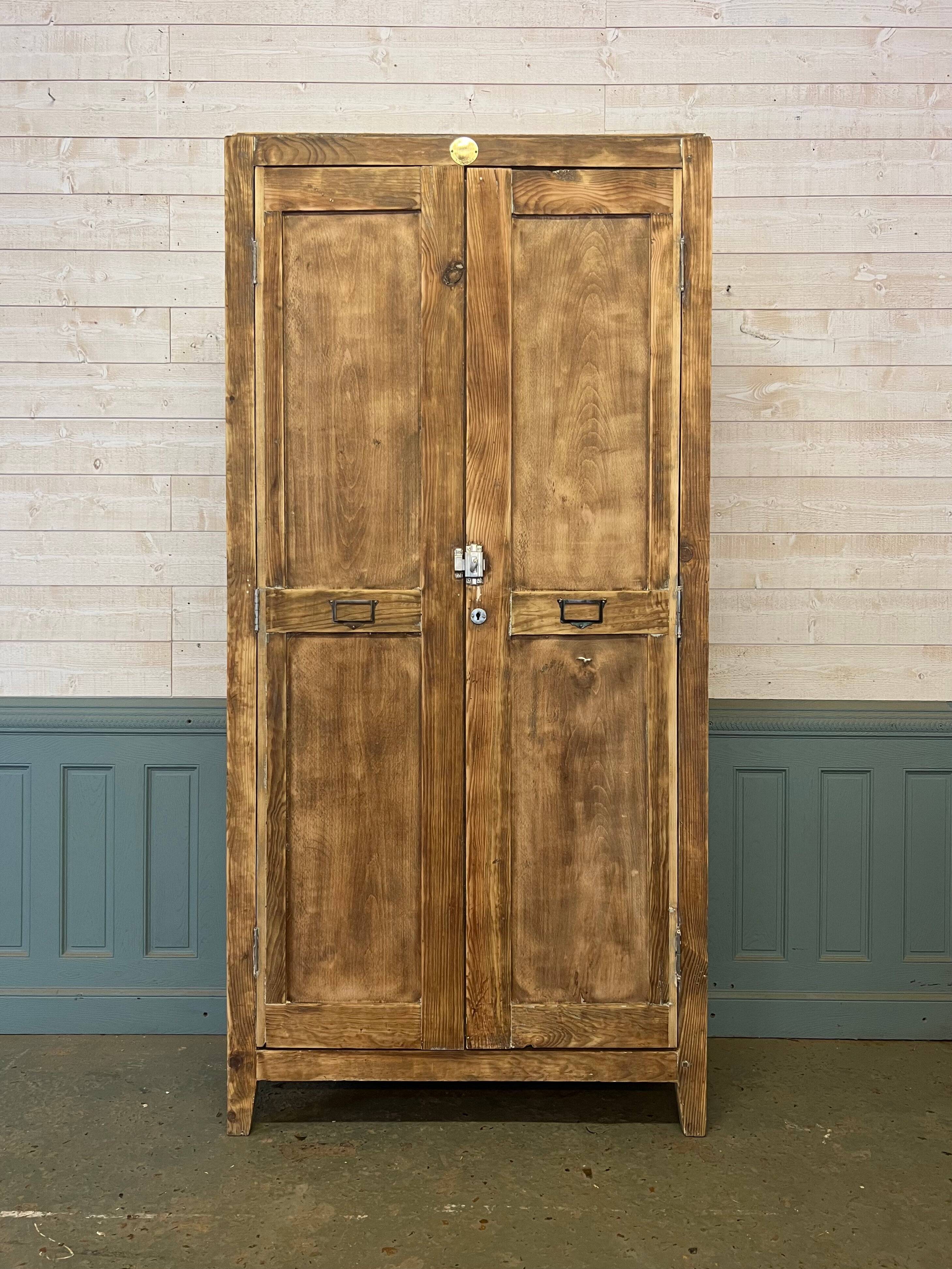 Workshop cabinet