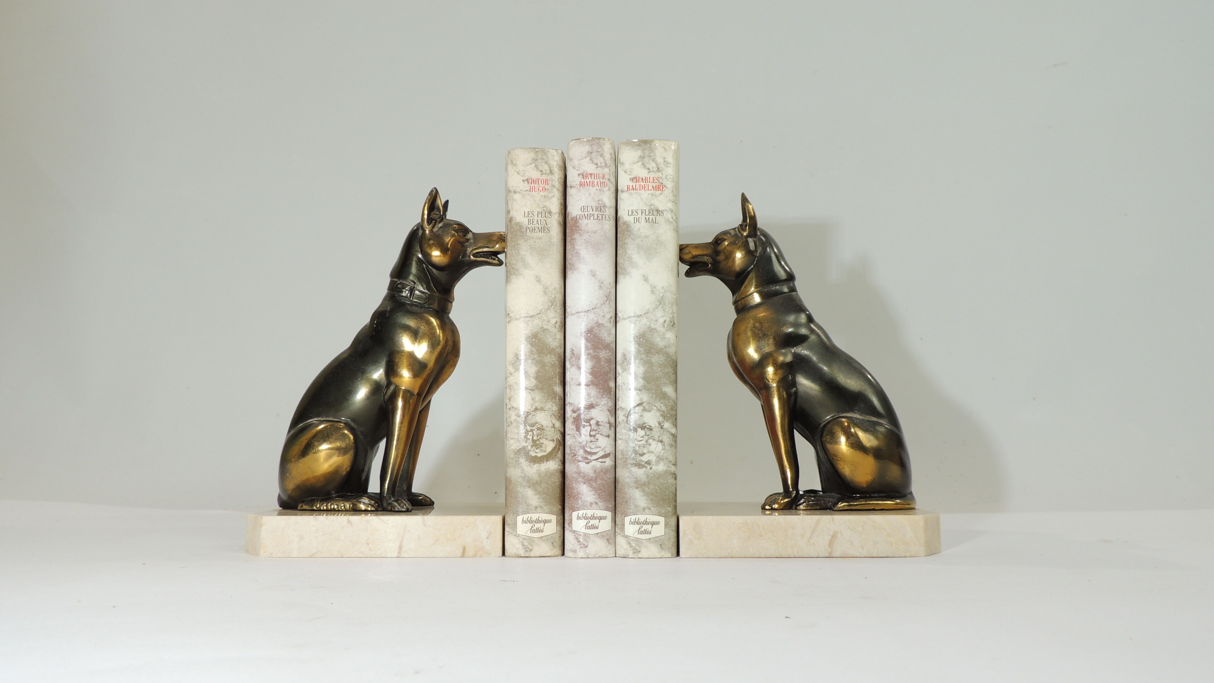 Greenhouse books sitting dog / signed Jamar / vintage