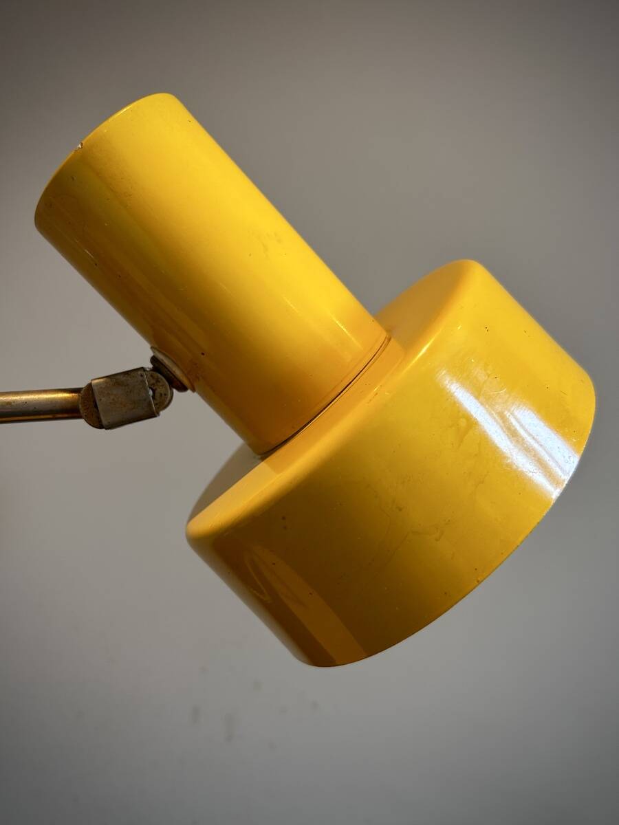 Vintage pop yellow desk lamp