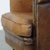 Fauteuil club en cuir de mouton de caractère avec une apparence luxueuse et rustique