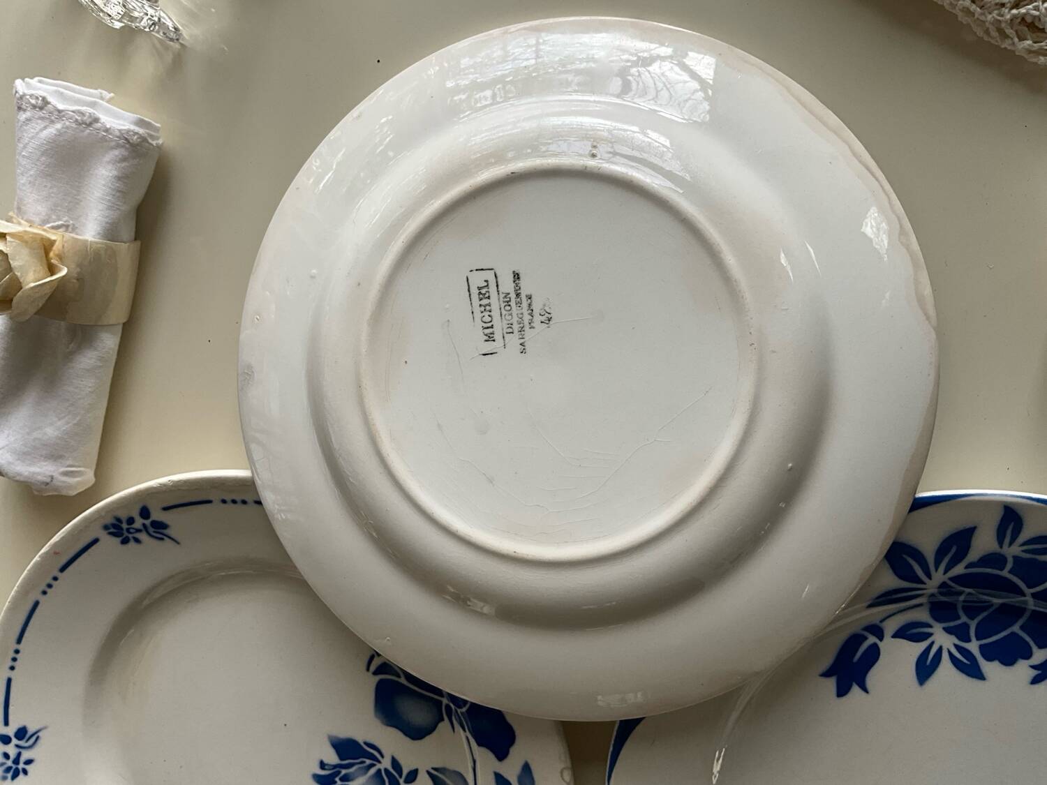 Mix and match 3 flat plates from Digoin.