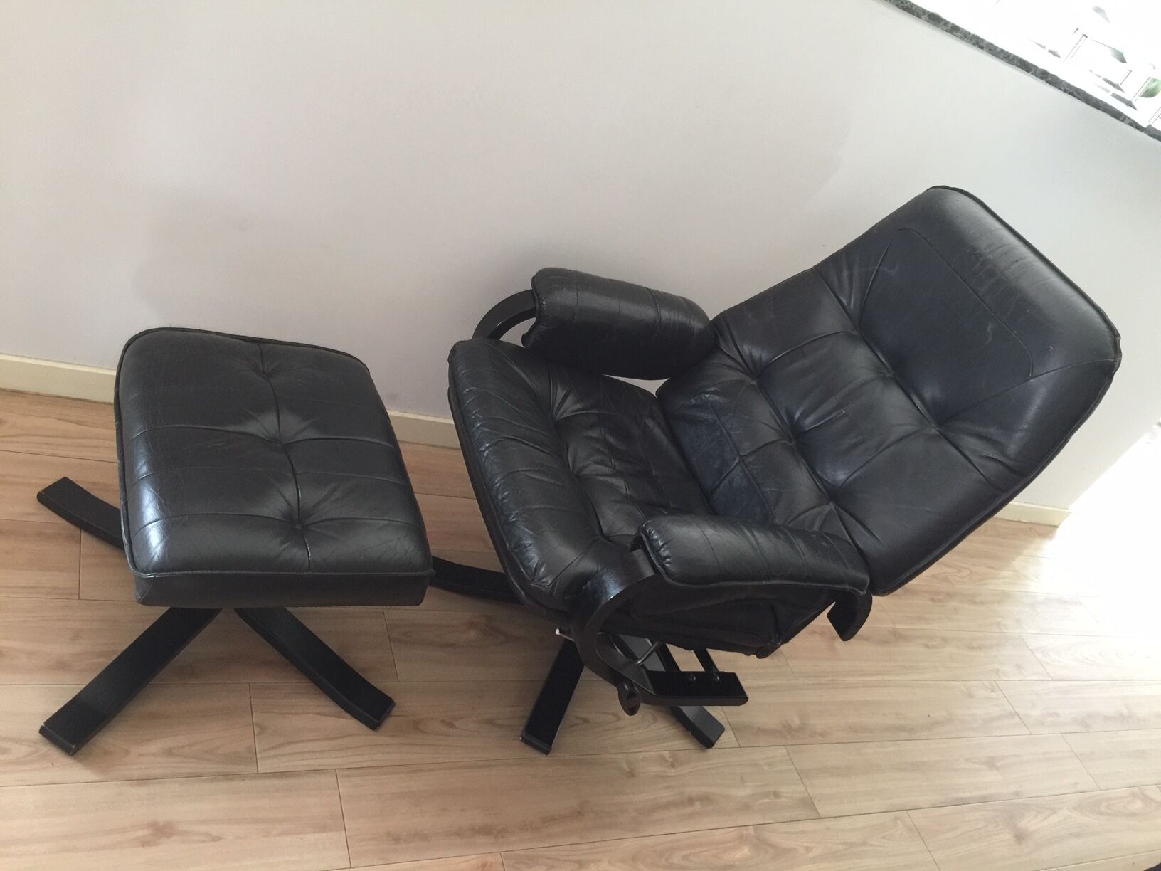 Armchair Scandinavian lounge swivel and tilt and his ottoman Unico 1970 Denmark