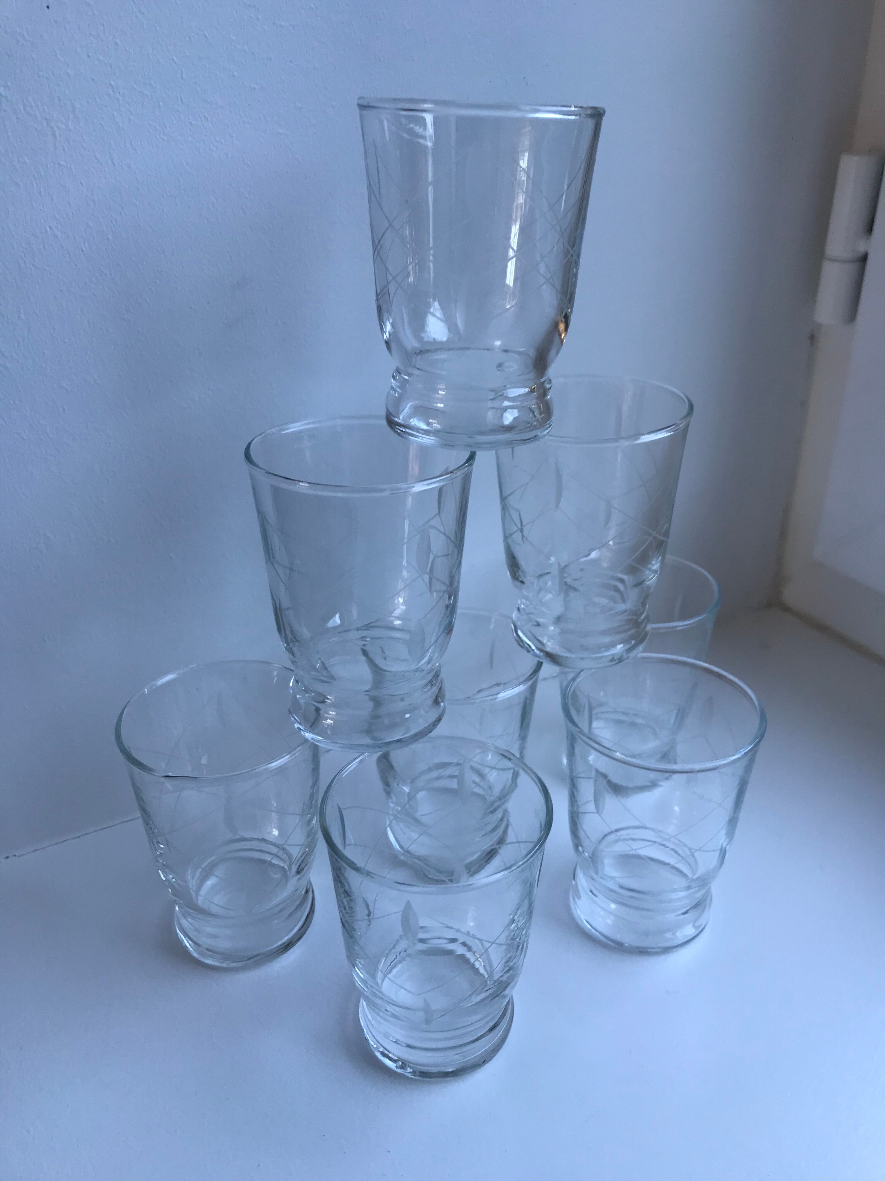 Set of 8 glass water glasses engraved 50s