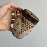 Petite tasse ancienne en terre cuite