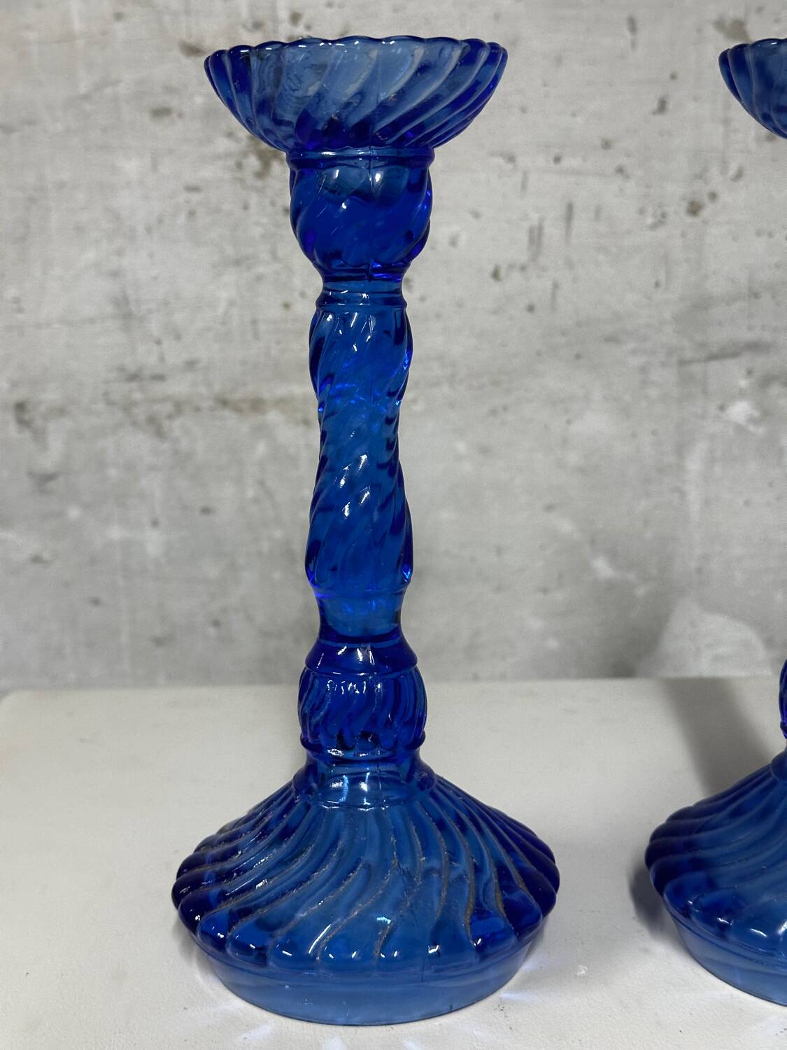 Pair of vintage cobalt blue twisted glass candlesticks h 24.5 cm