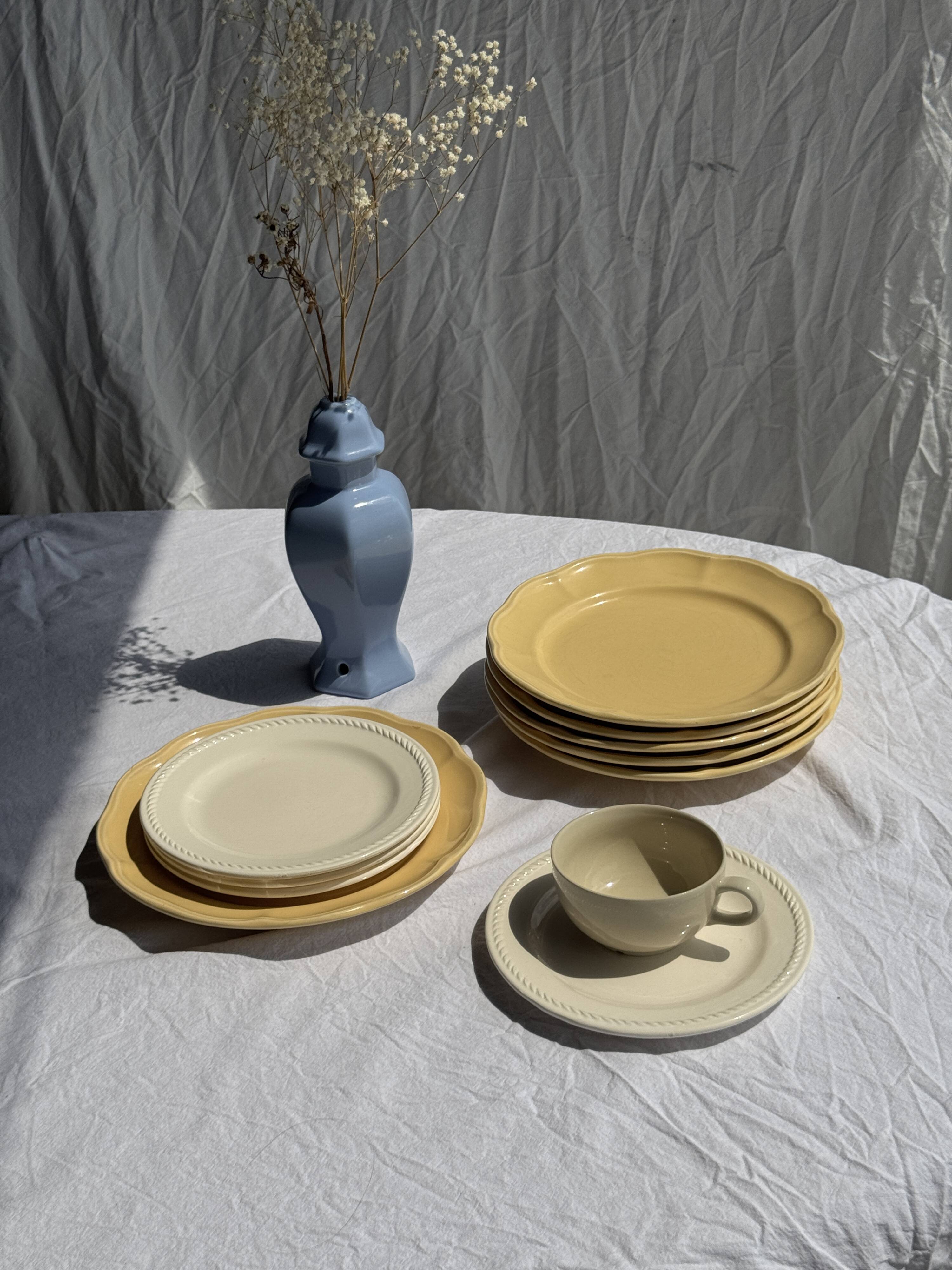 Set of 4 small vintage white dessert plates D21