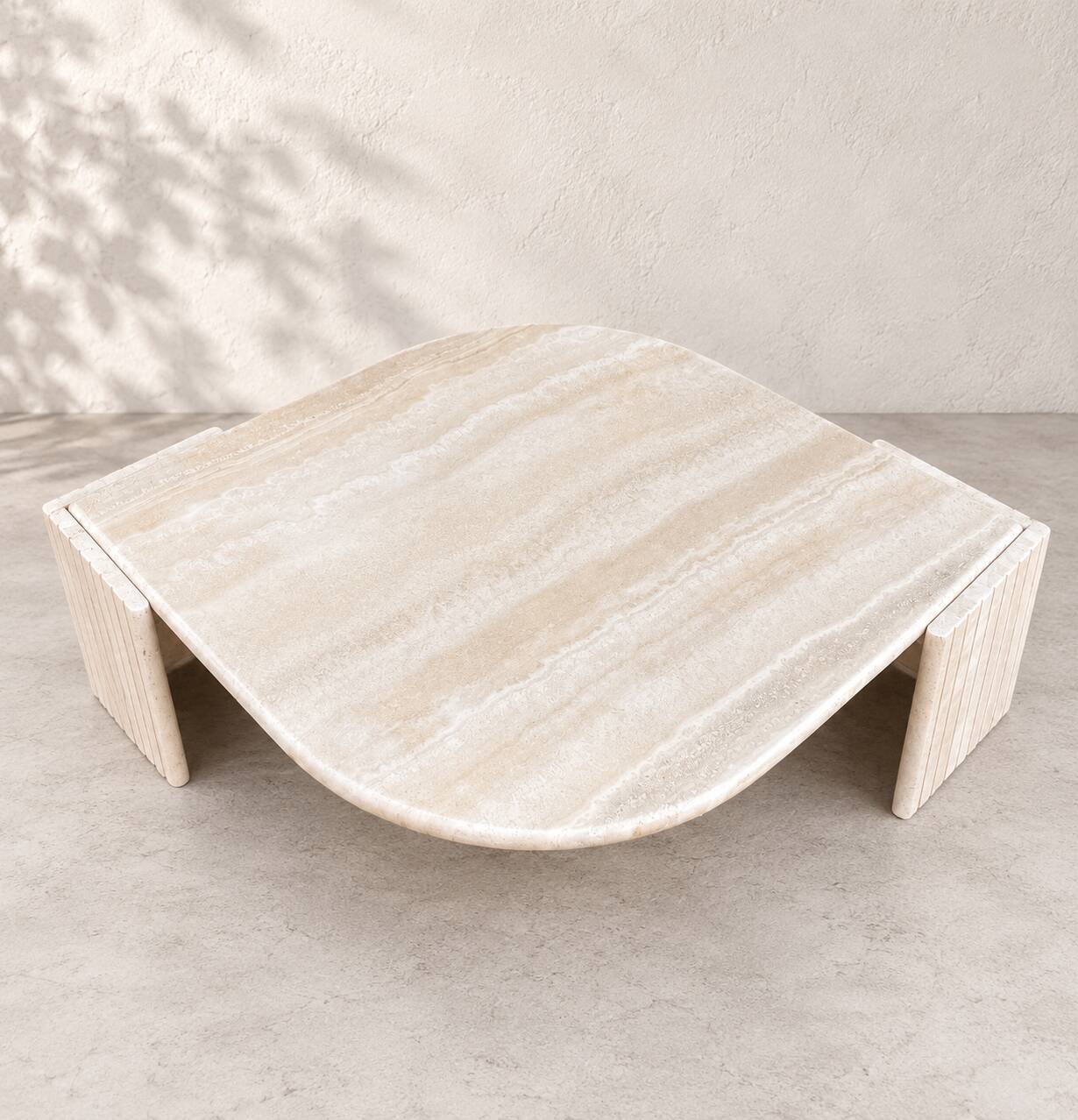 Grande table basse vintage en travertin – plateau sculptural –