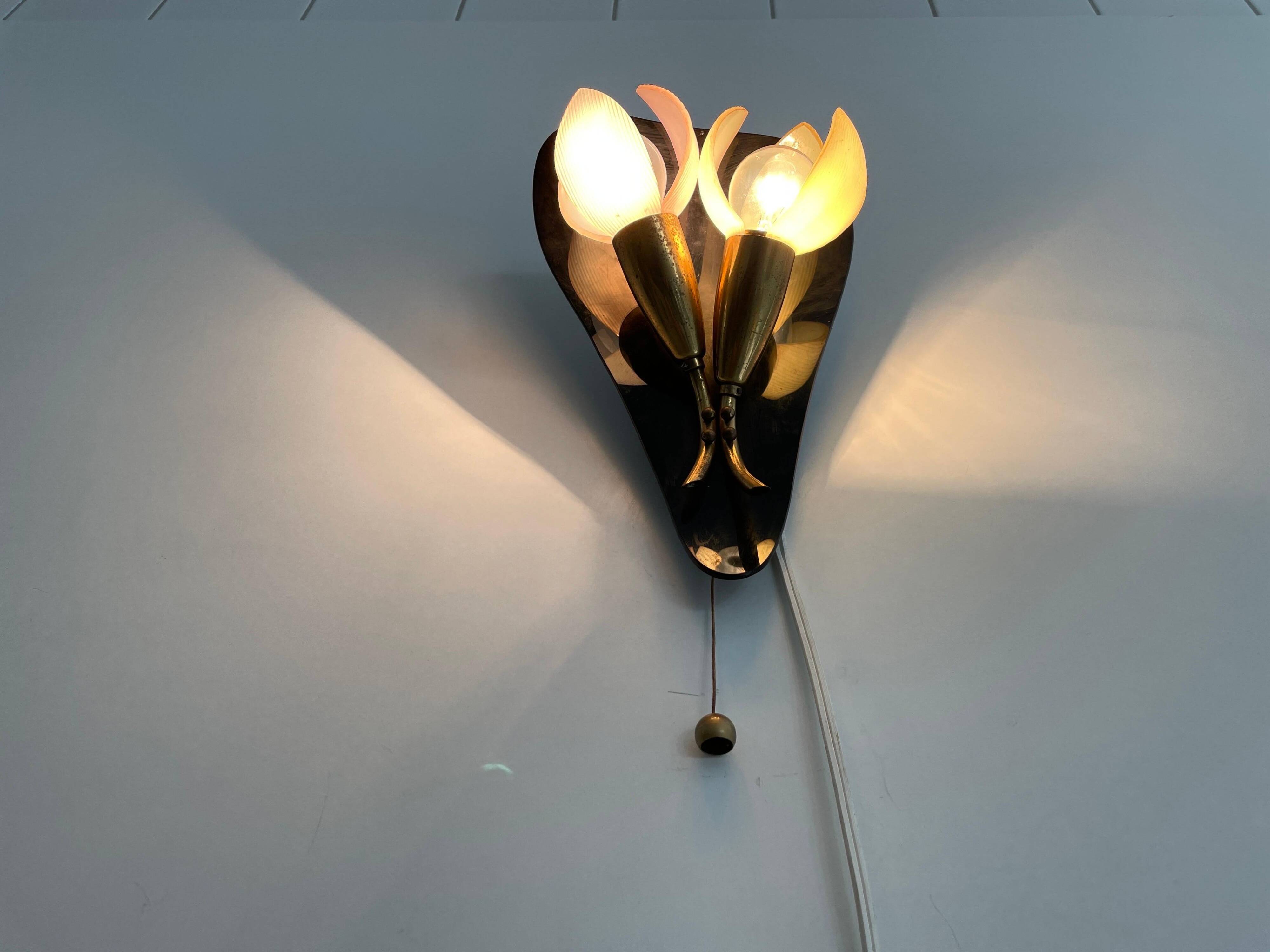 Simple plexiglass and brass wall light, Flower Design, mid-century by Geru, 1960s, Germany.
