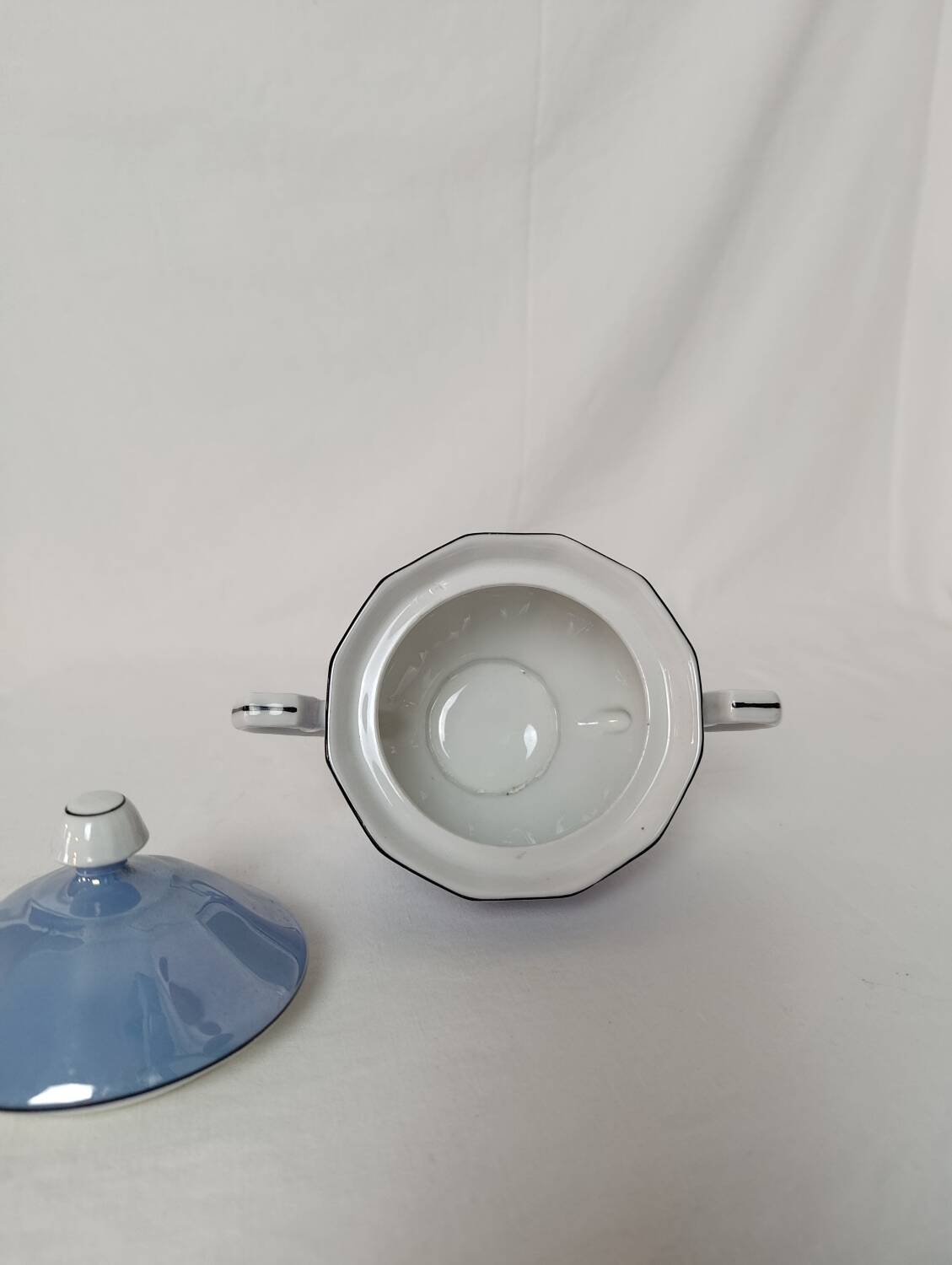 Blue sugar bowl, 1920s, lustrous porcelain.