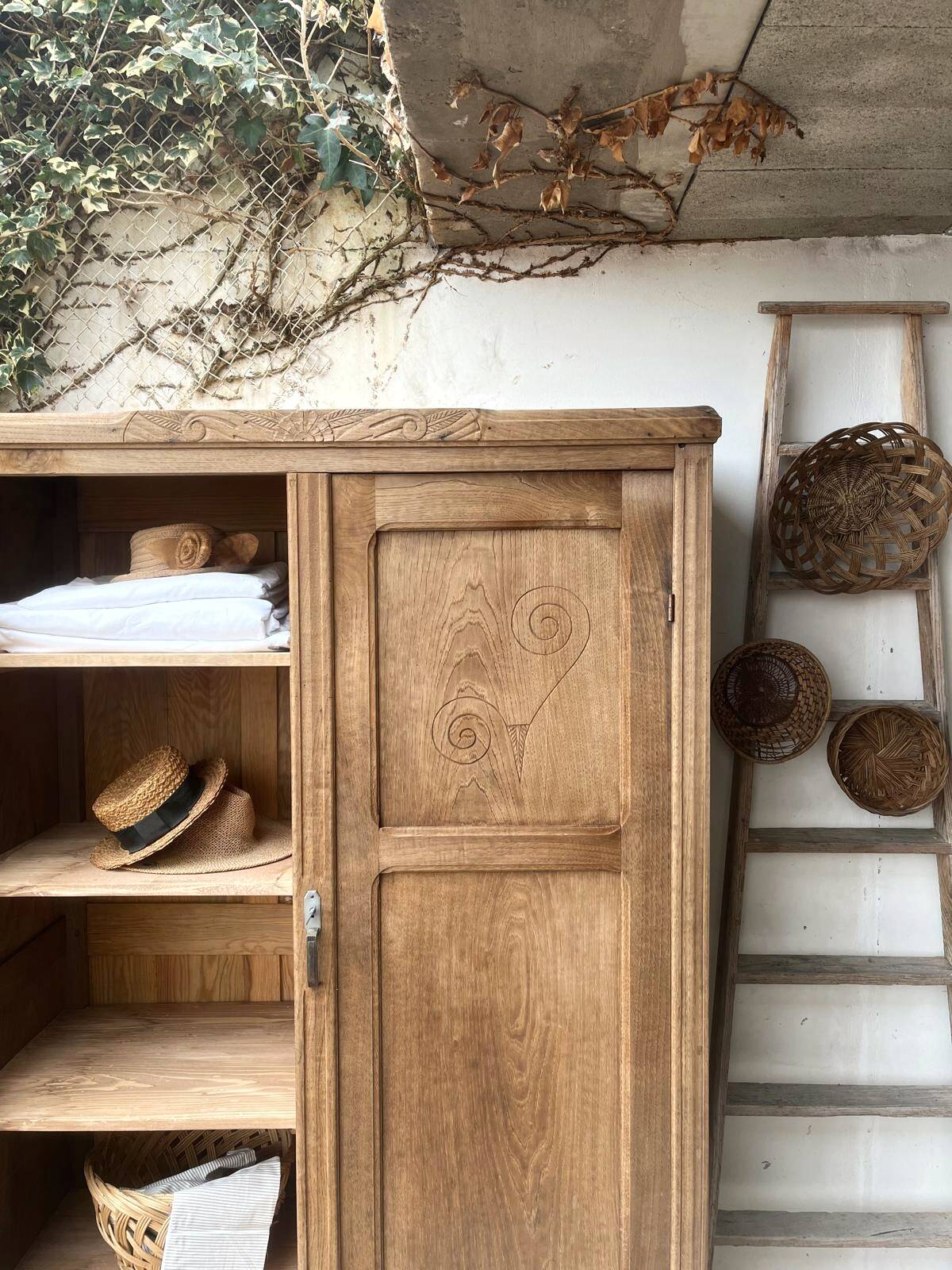 Parisian wardrobe, Art Deco wardrobe