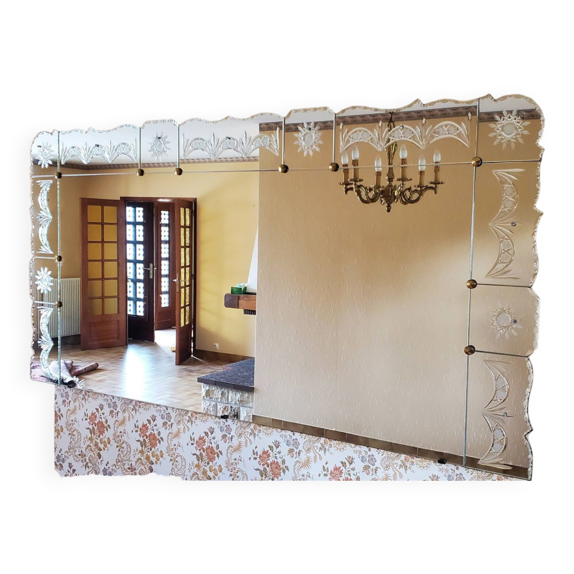 Beautiful and large engraved wall mirror from the 1960s/70s
