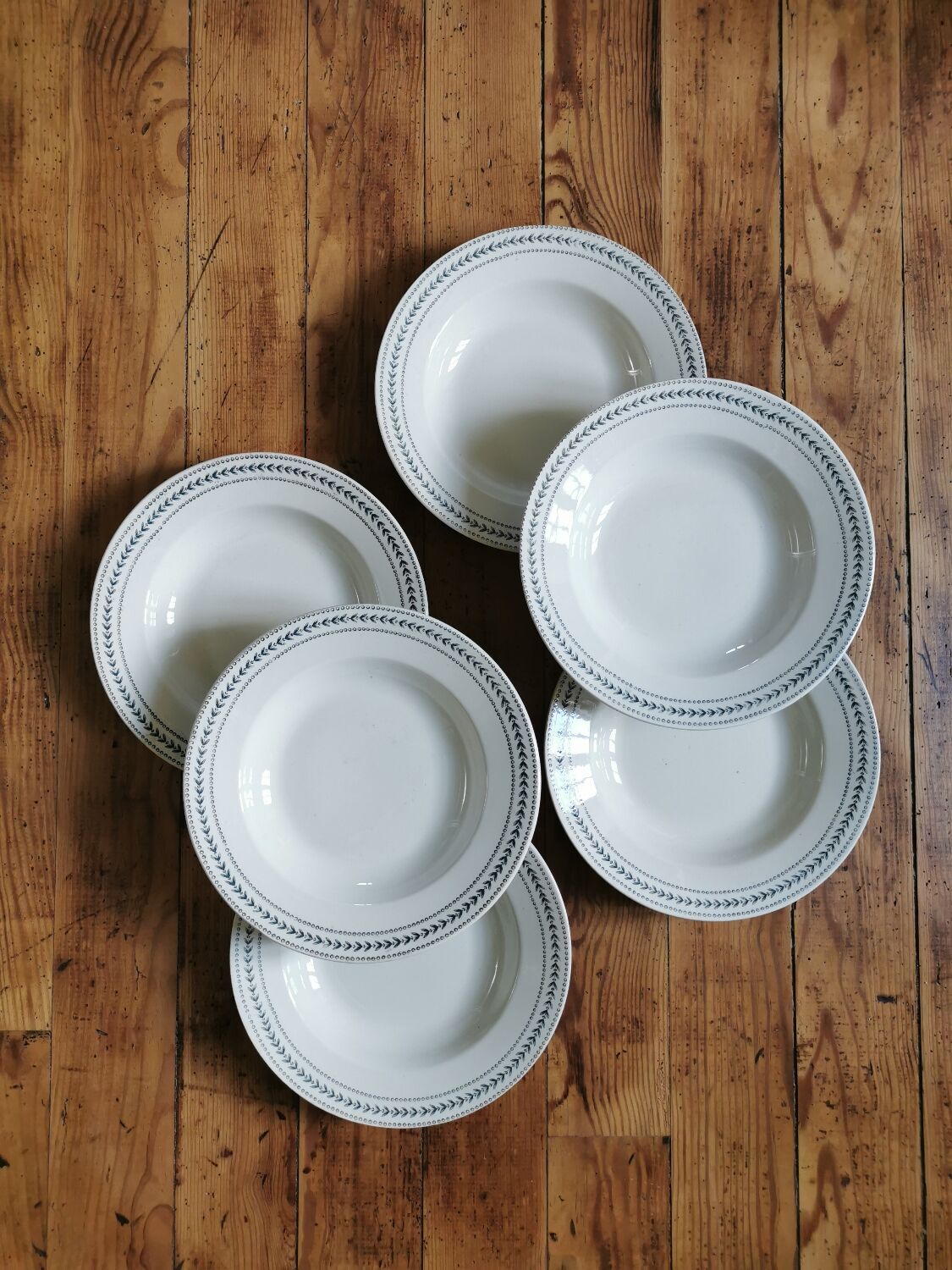 Hollow plates ancient iron earth Gien