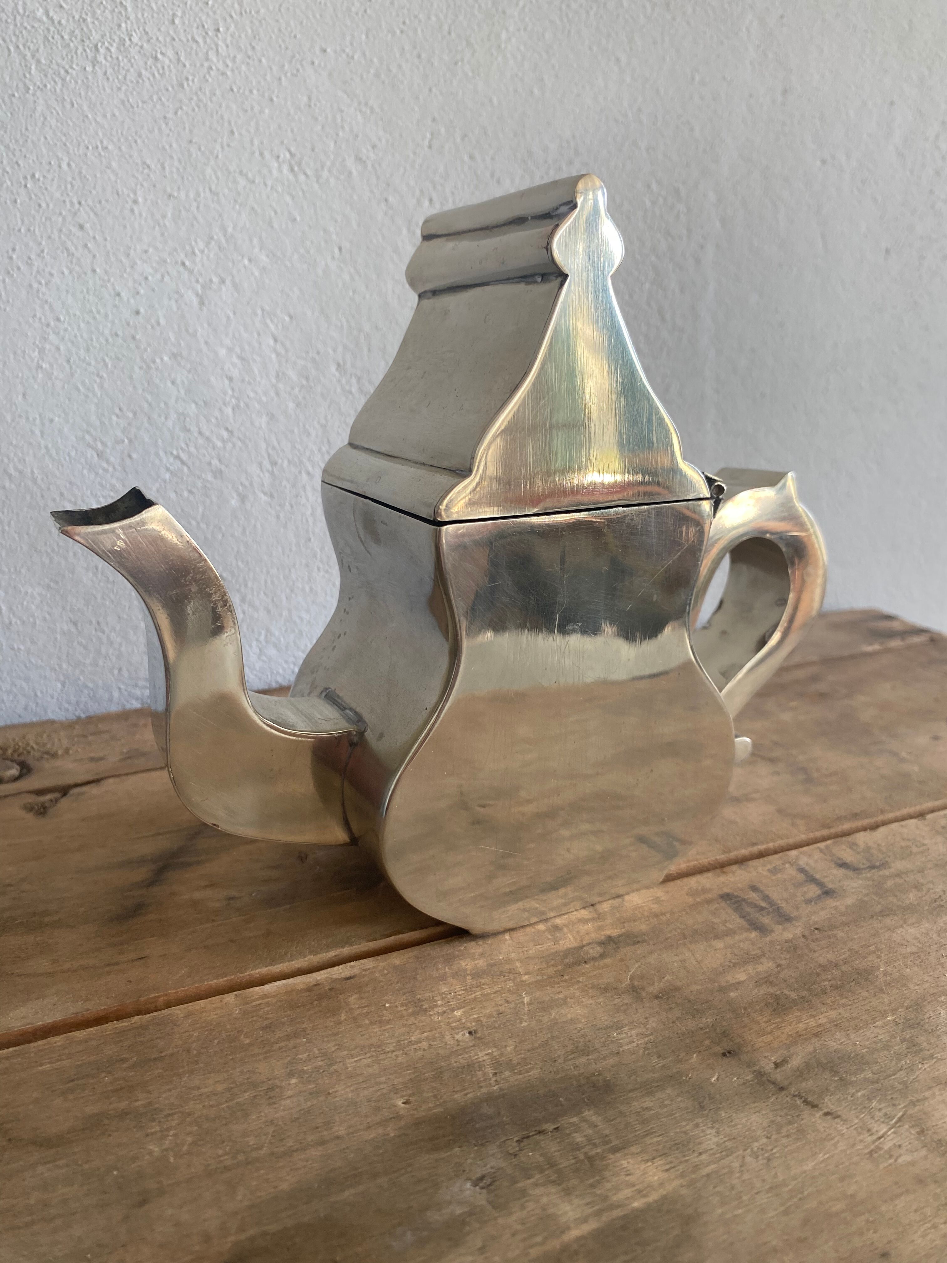 Bildi teapot d in Younès Duret, design