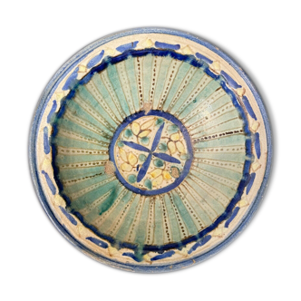 Plat Mokhfia Fès Maroc XVIIIe faïence polychrome à décor de mille pattes