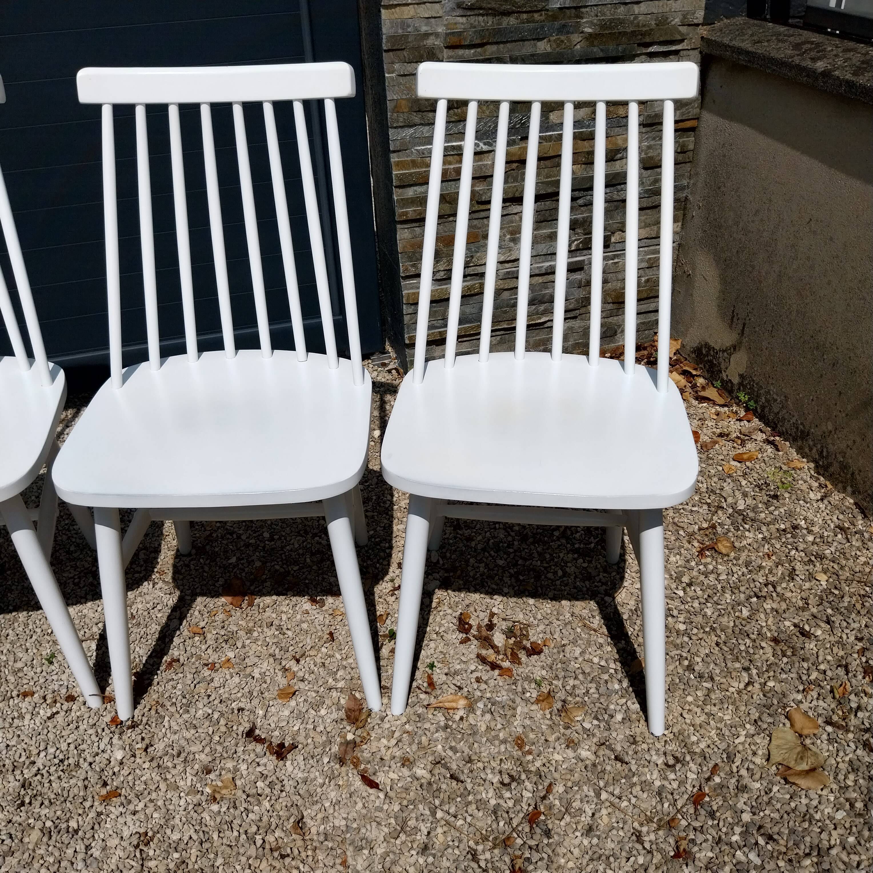 Lot 4 Scandinavian style chairs