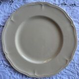 Ivory flat plates from Faïencerie de Longchamp