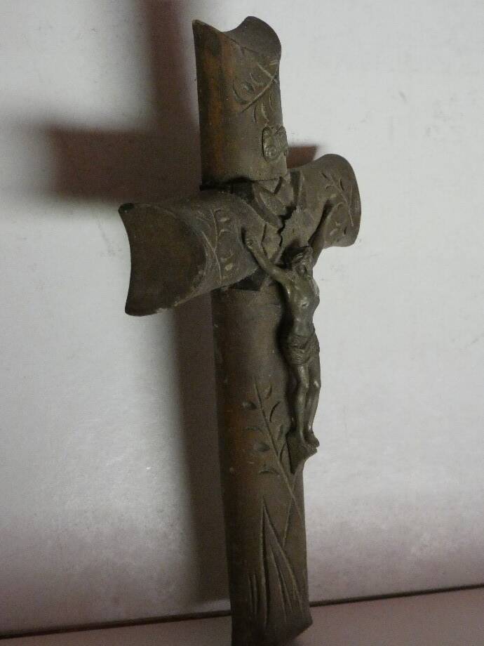 Crucifix mural en bois
